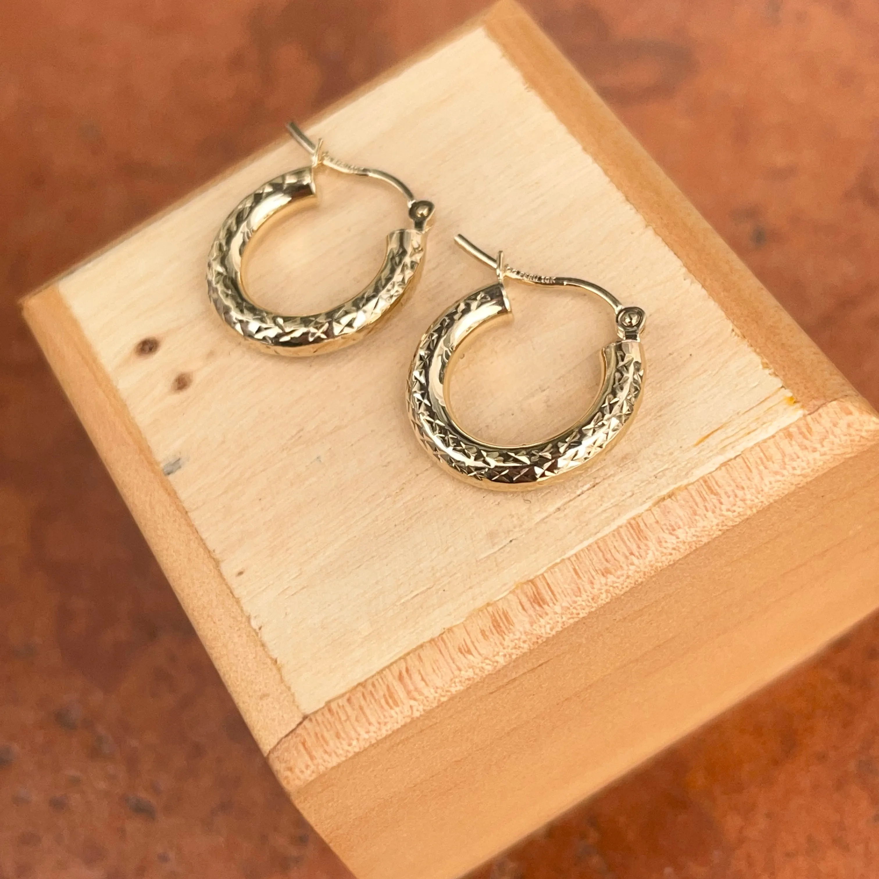 10KT Yellow Gold Diamond-Cut Tube Hoop Earrings 14mm