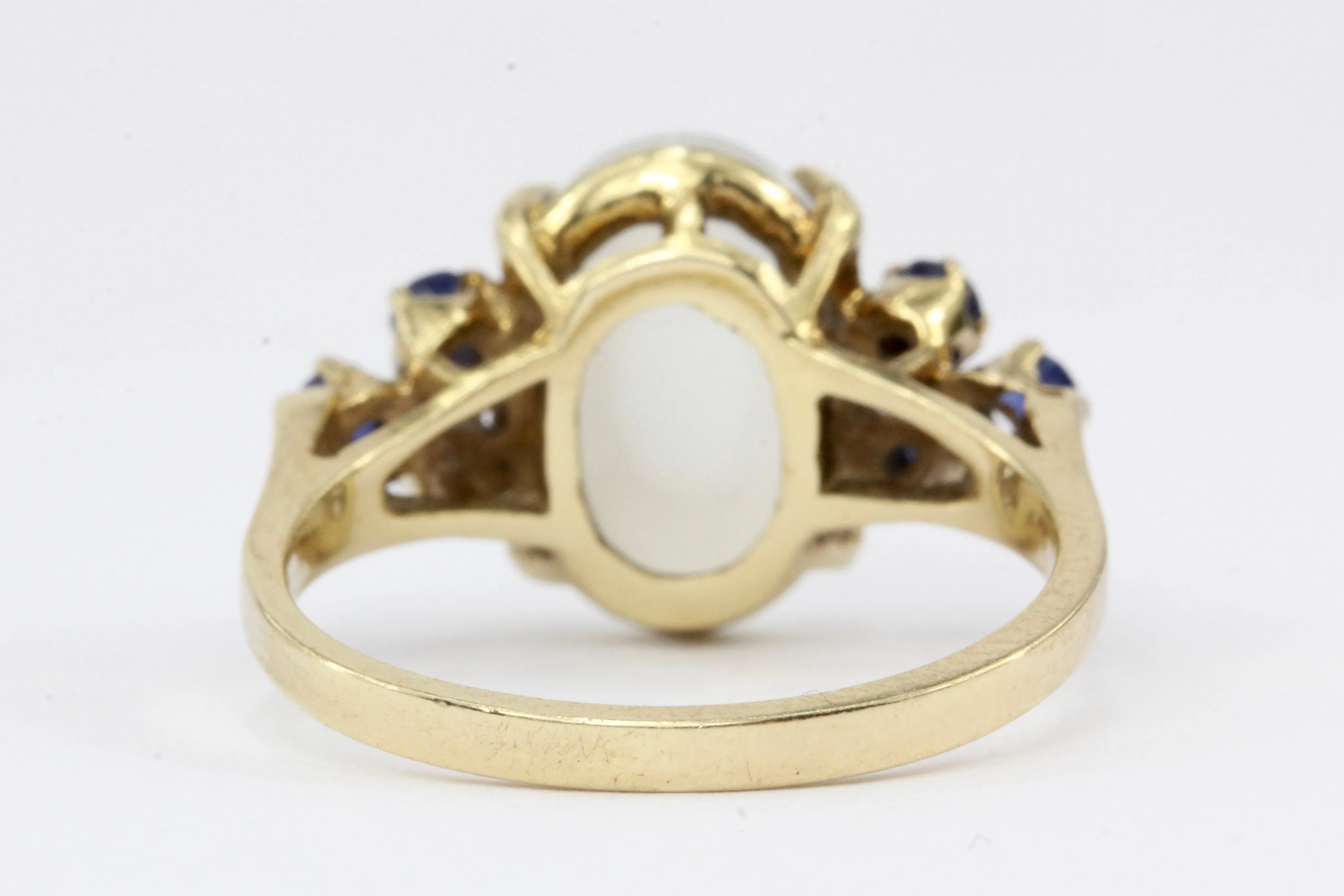 14K Yellow Gold 4 CT Moonstone and Blue Sapphire Ring