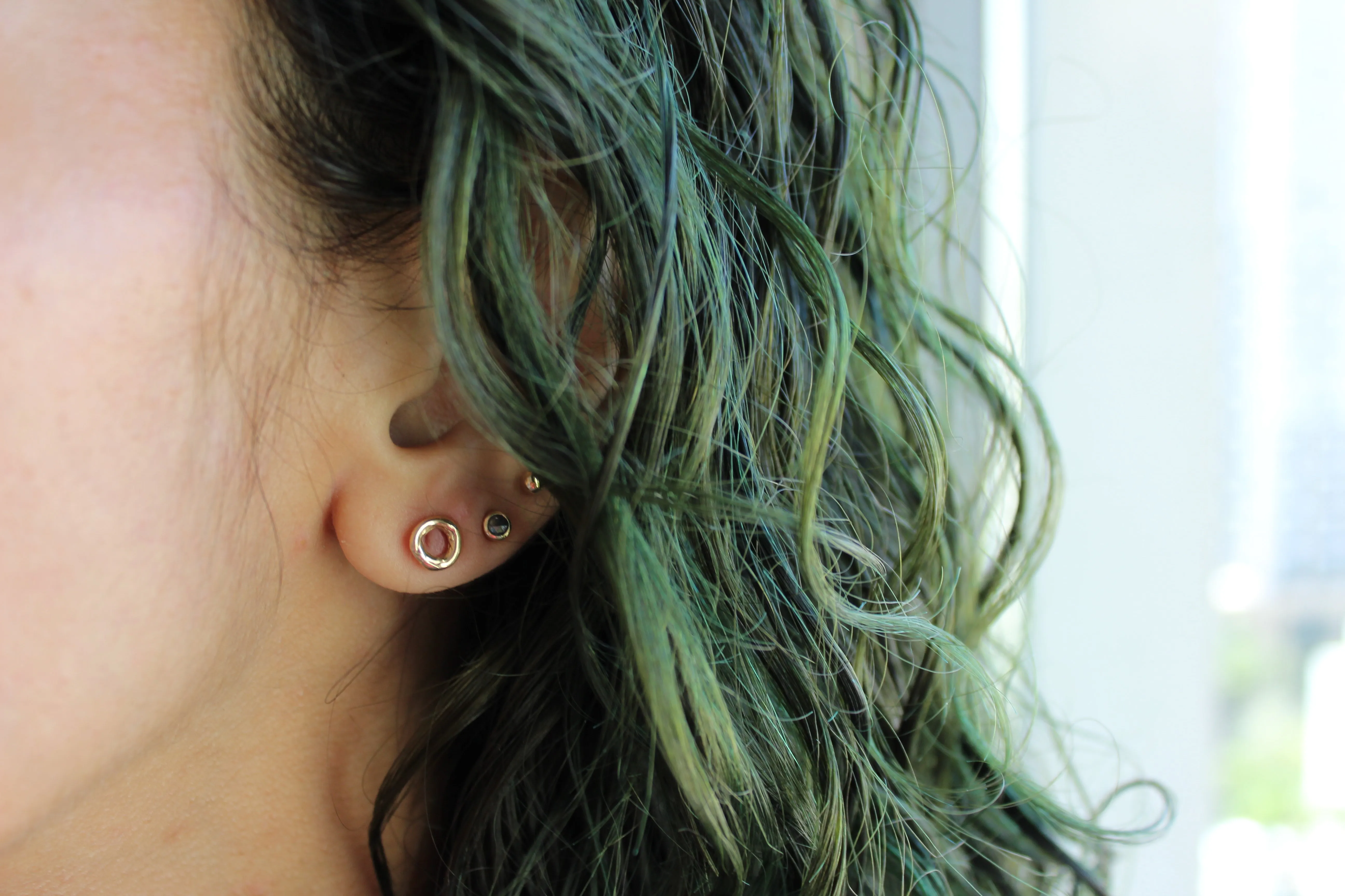 14k yellow gold open circle stud earrings