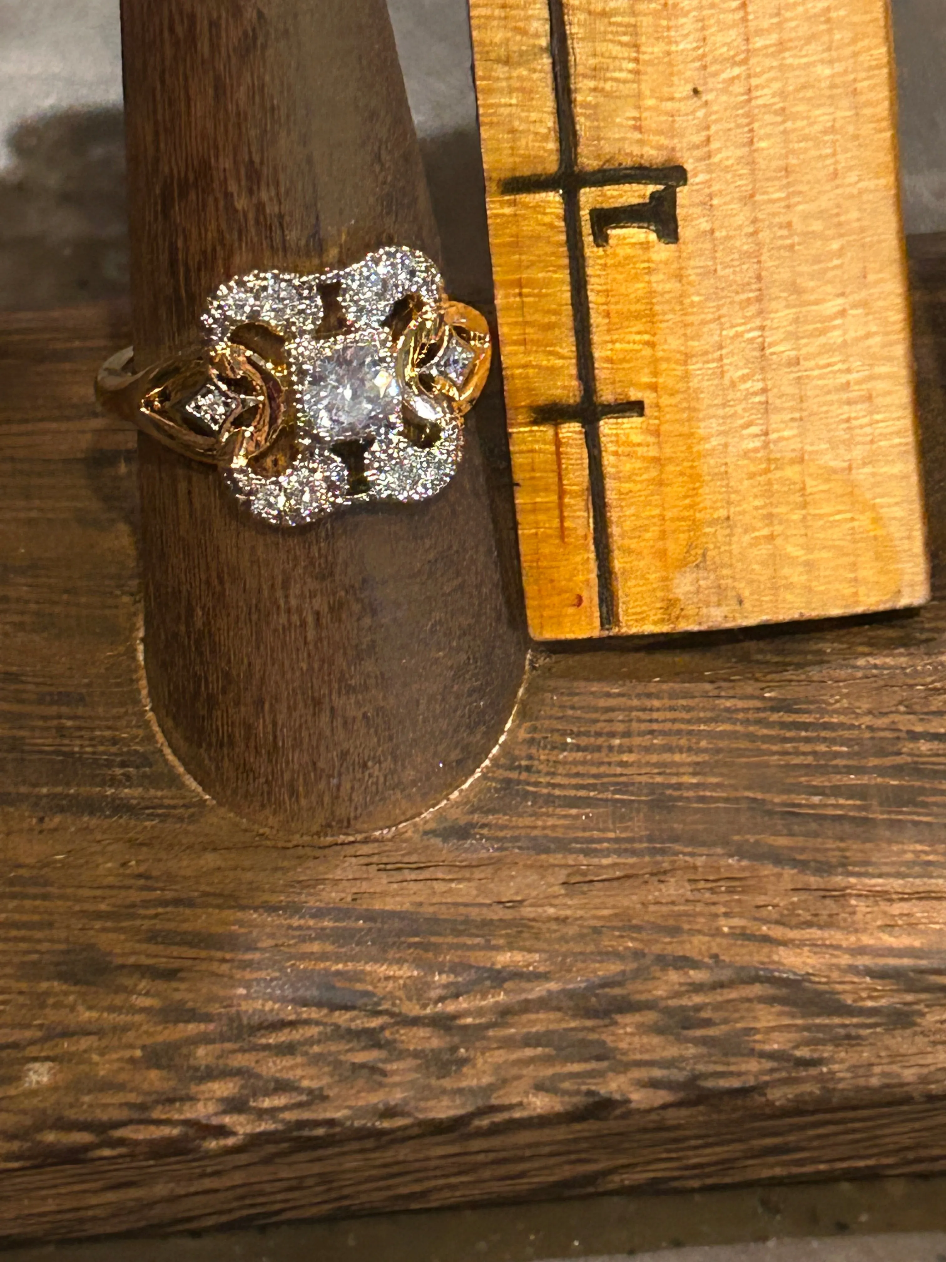 Bougie Boutique Scallop Square ring