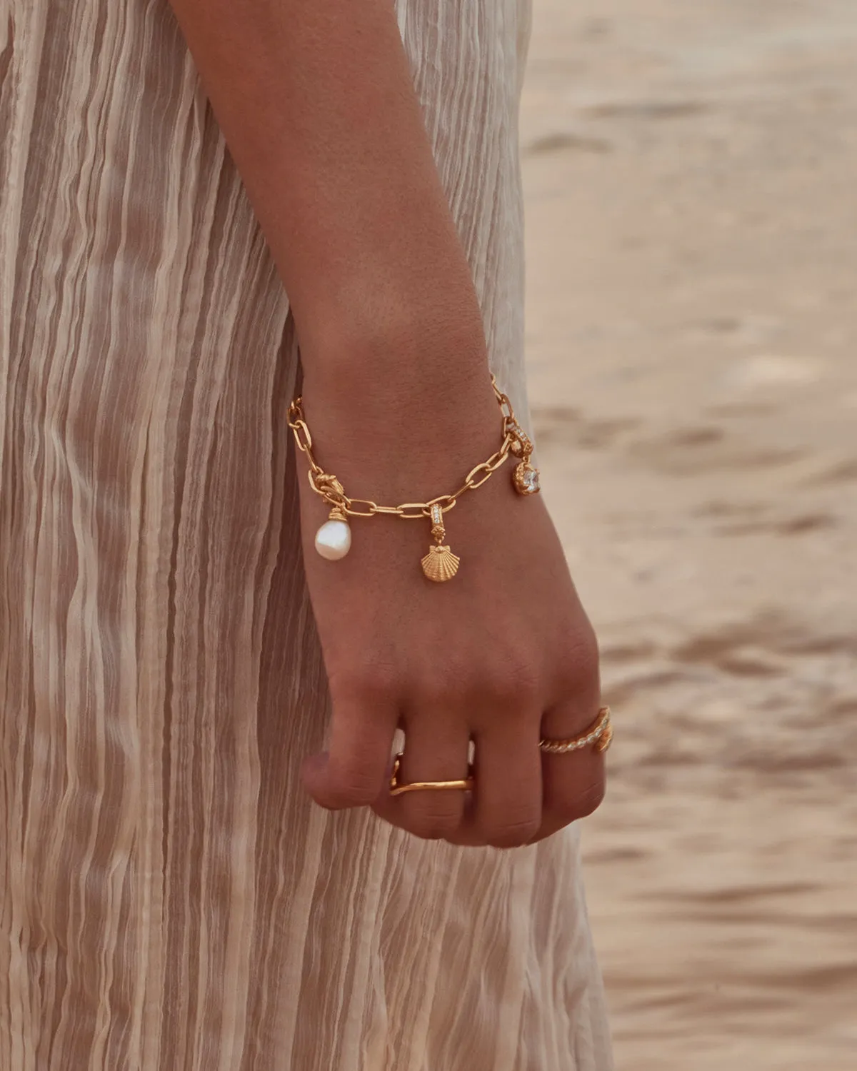By Charlotte By the Shore Shell Pendant, Gold