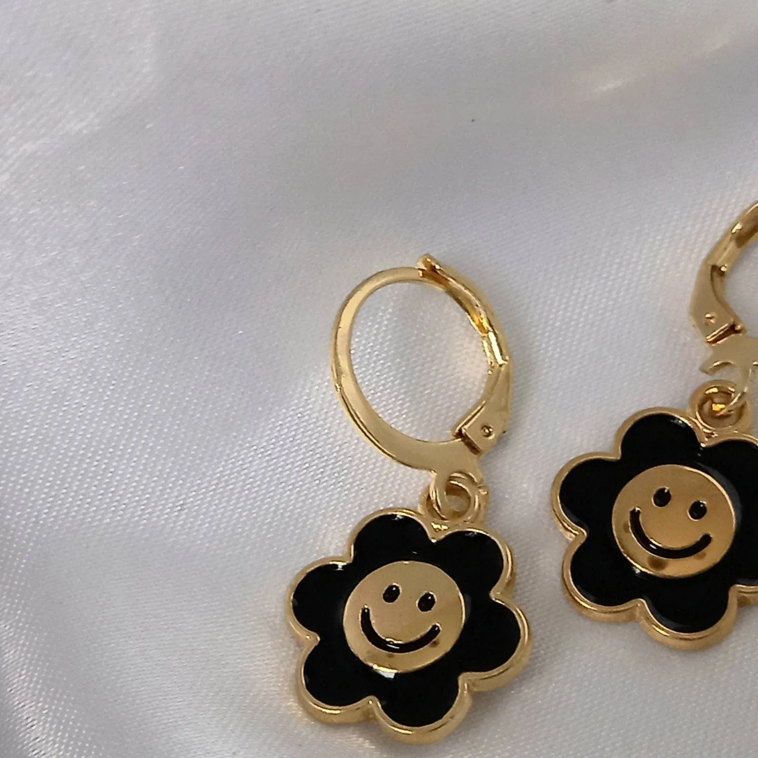 Gold Retro Flower Hoop Earrings-70's Style Earrings,Small Gold Hoops,Vintage Style Earrings,Gold Jewellery In The UK,Gold Earrings In The UK