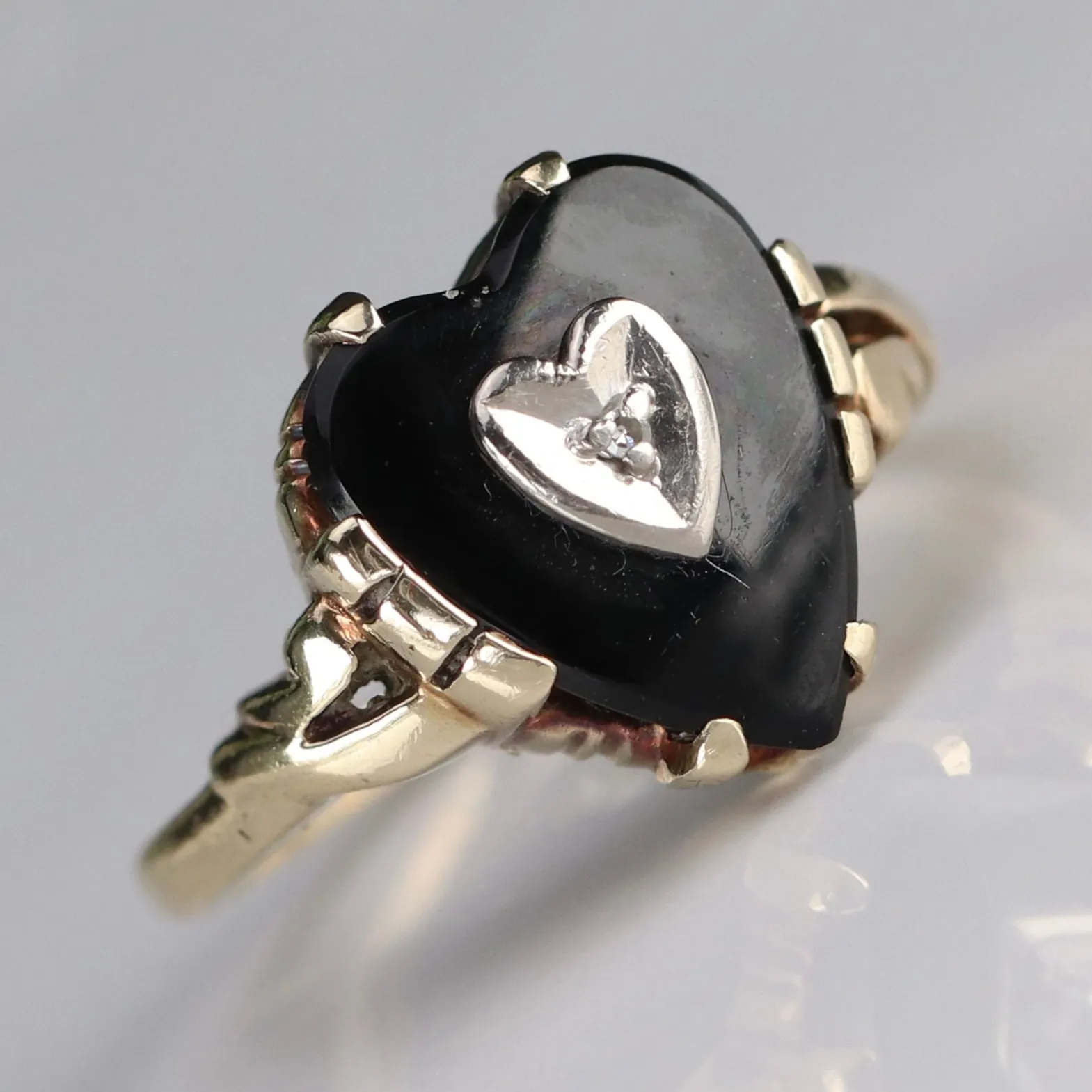 Heart shaped onyx and diamond ring in yellow gold