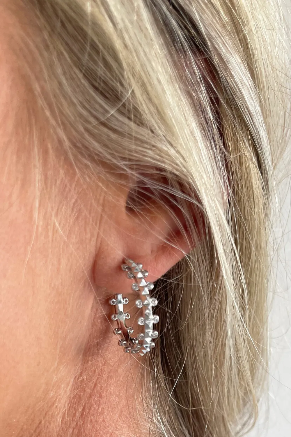 Jada Small Hoop Earring