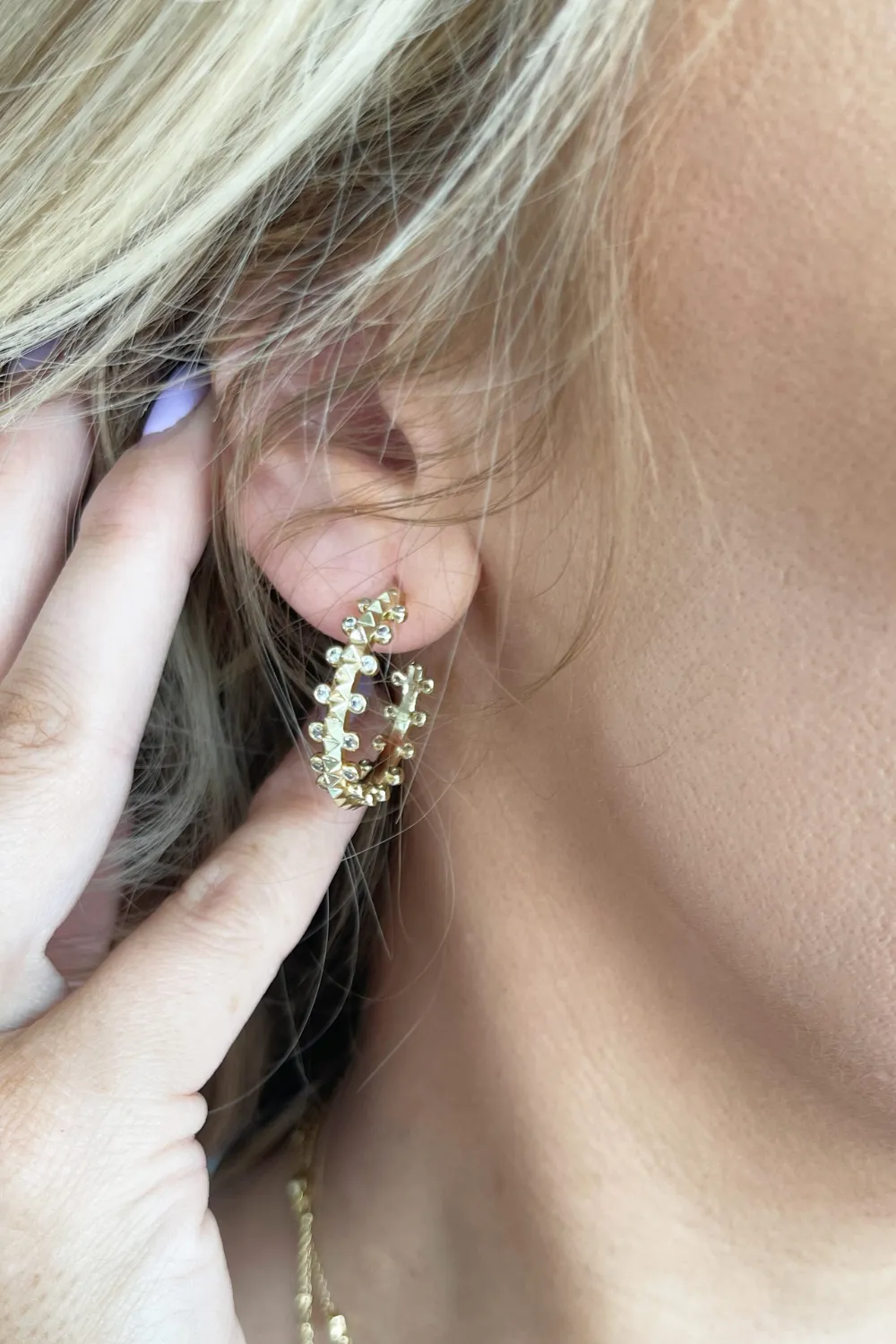 Jada Small Hoop Earring
