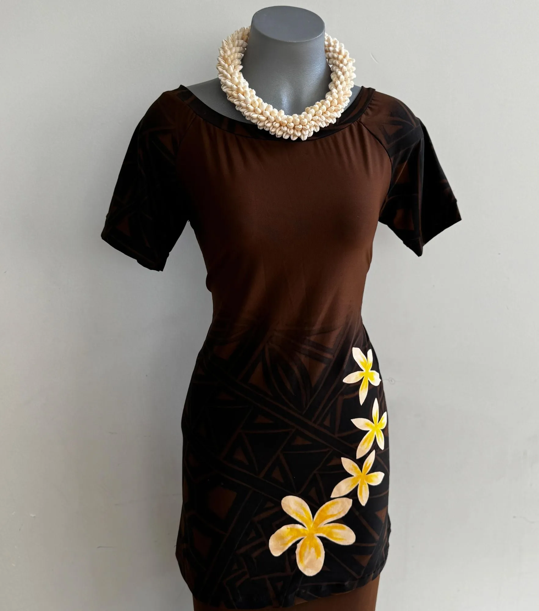 LEI Shell Necklace