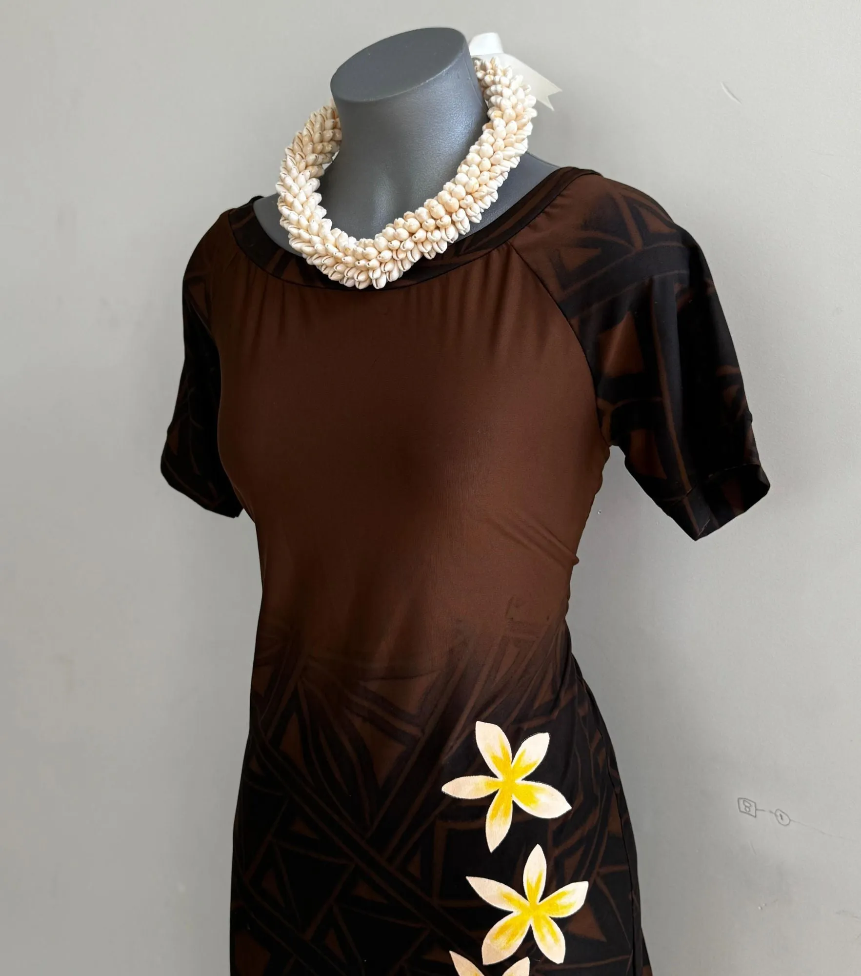 LEI Shell Necklace
