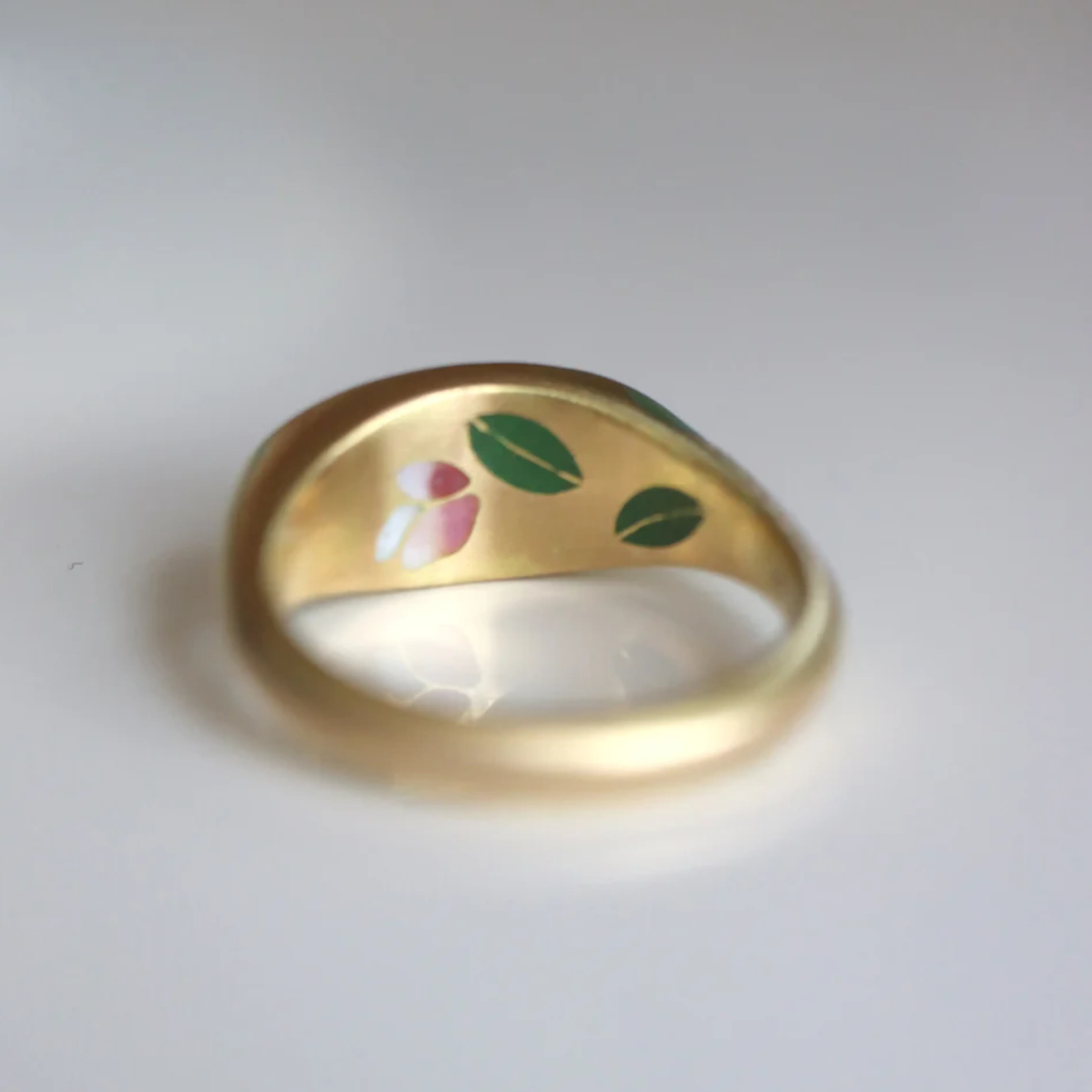Magnolia Signet