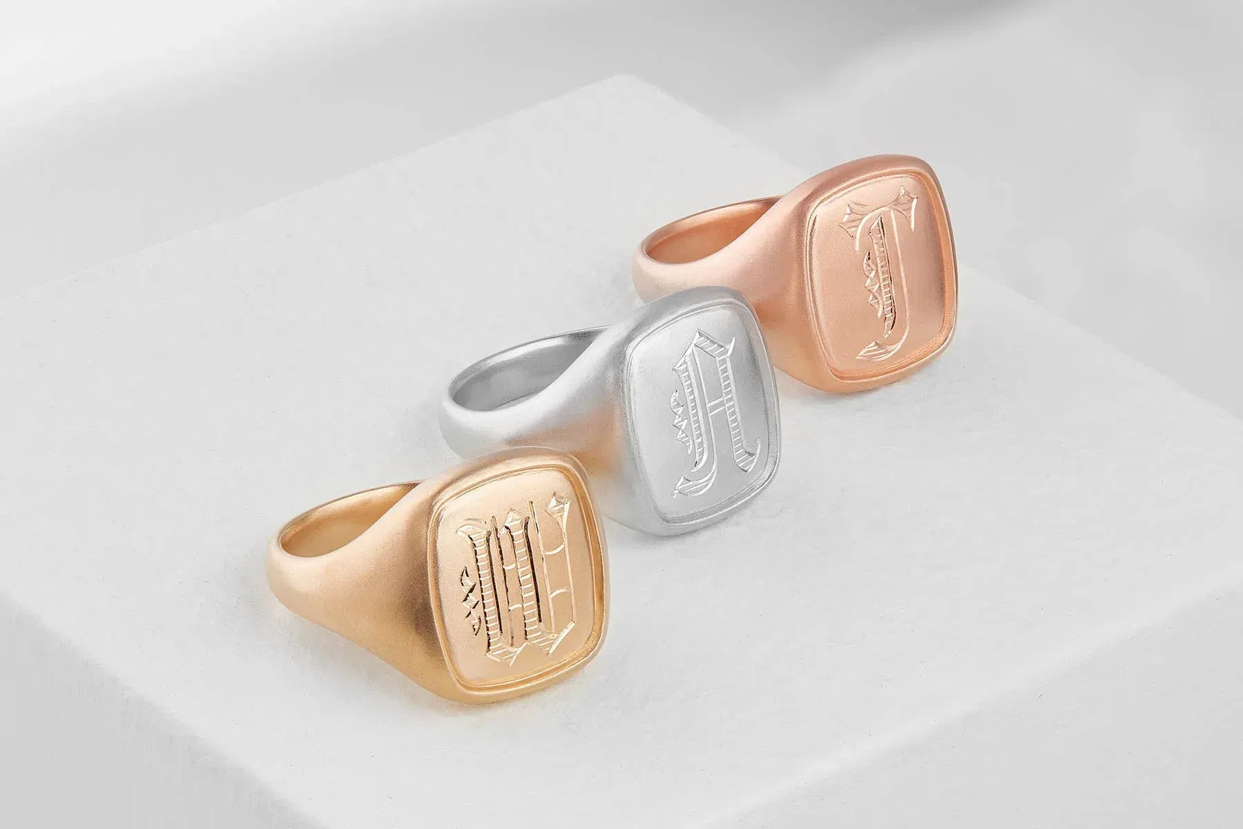 Men's Cushion Signet Ring in Rose Gold