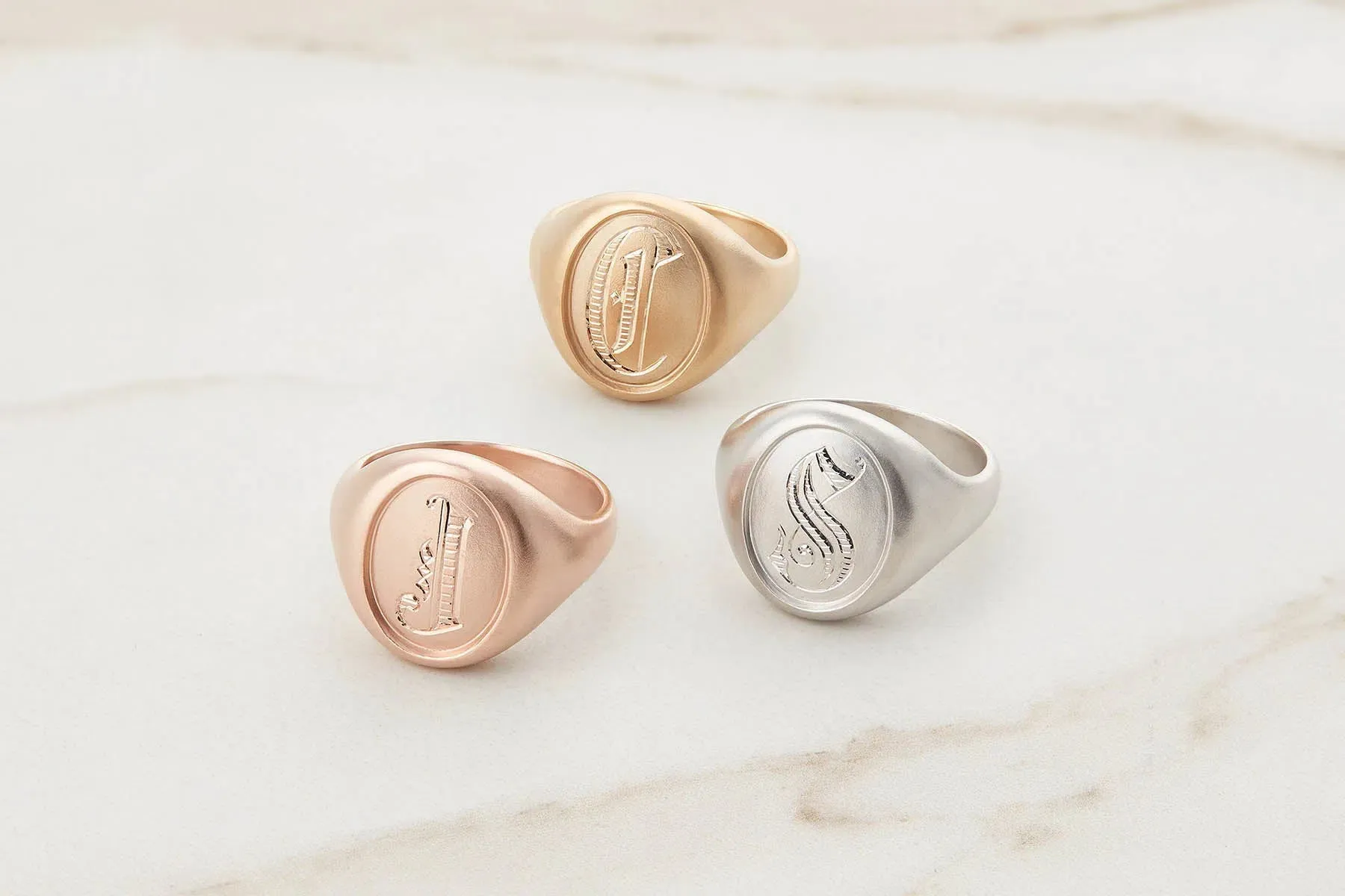 Men's Oval Signet Ring in Rose Gold