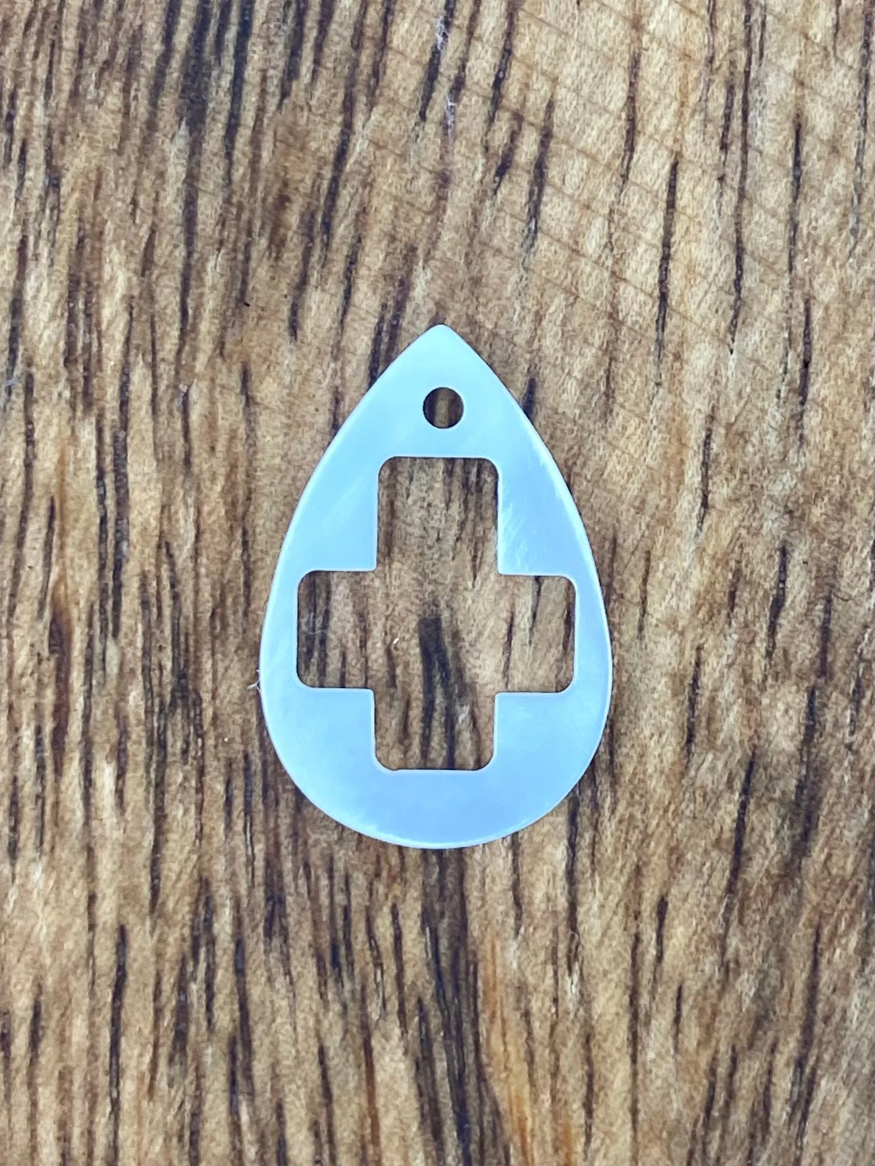 Mother Of Pearl Cross Shell, Sku#M318