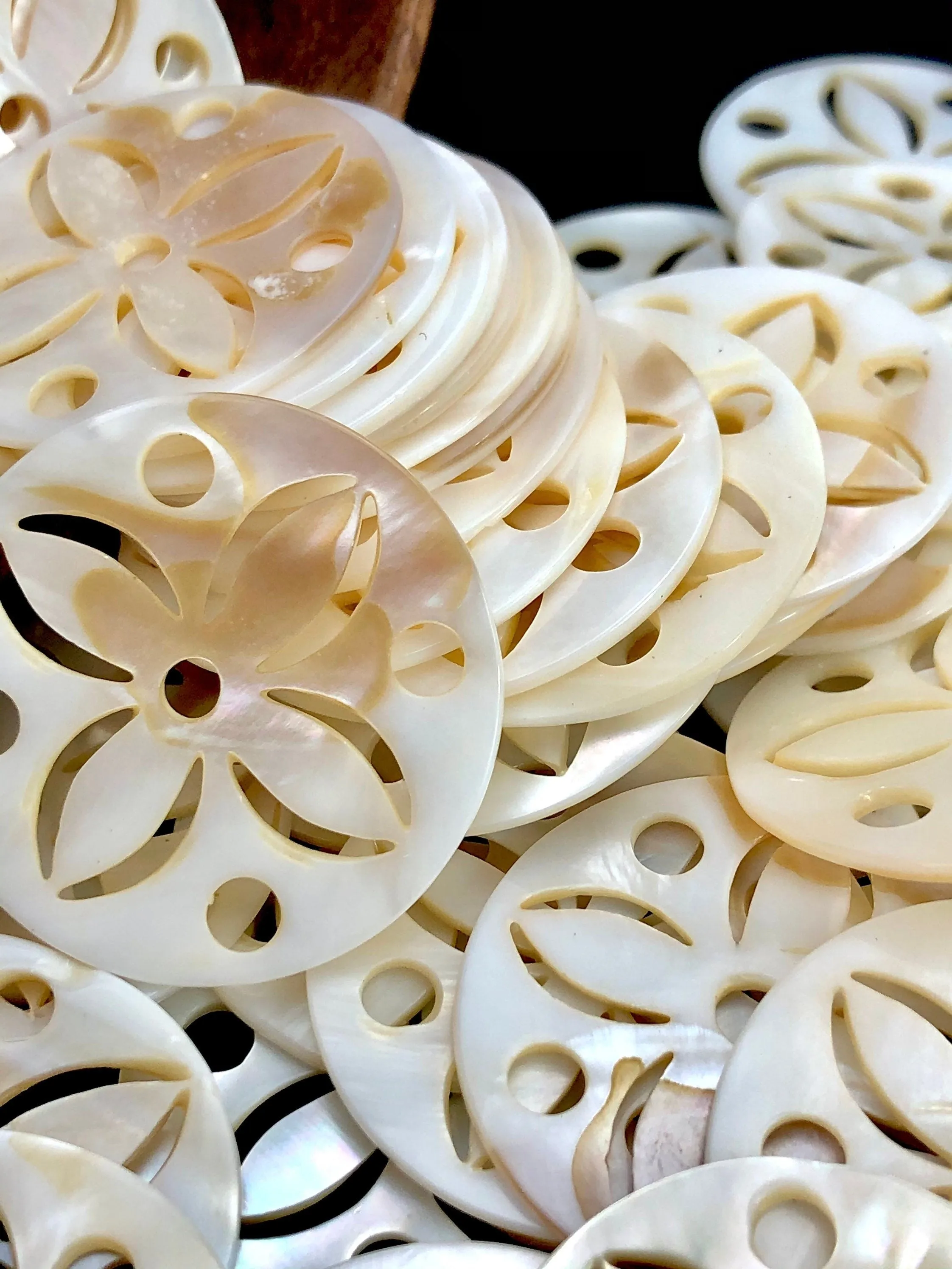 Mother Of Pearl Flower Shell Sku#M618
