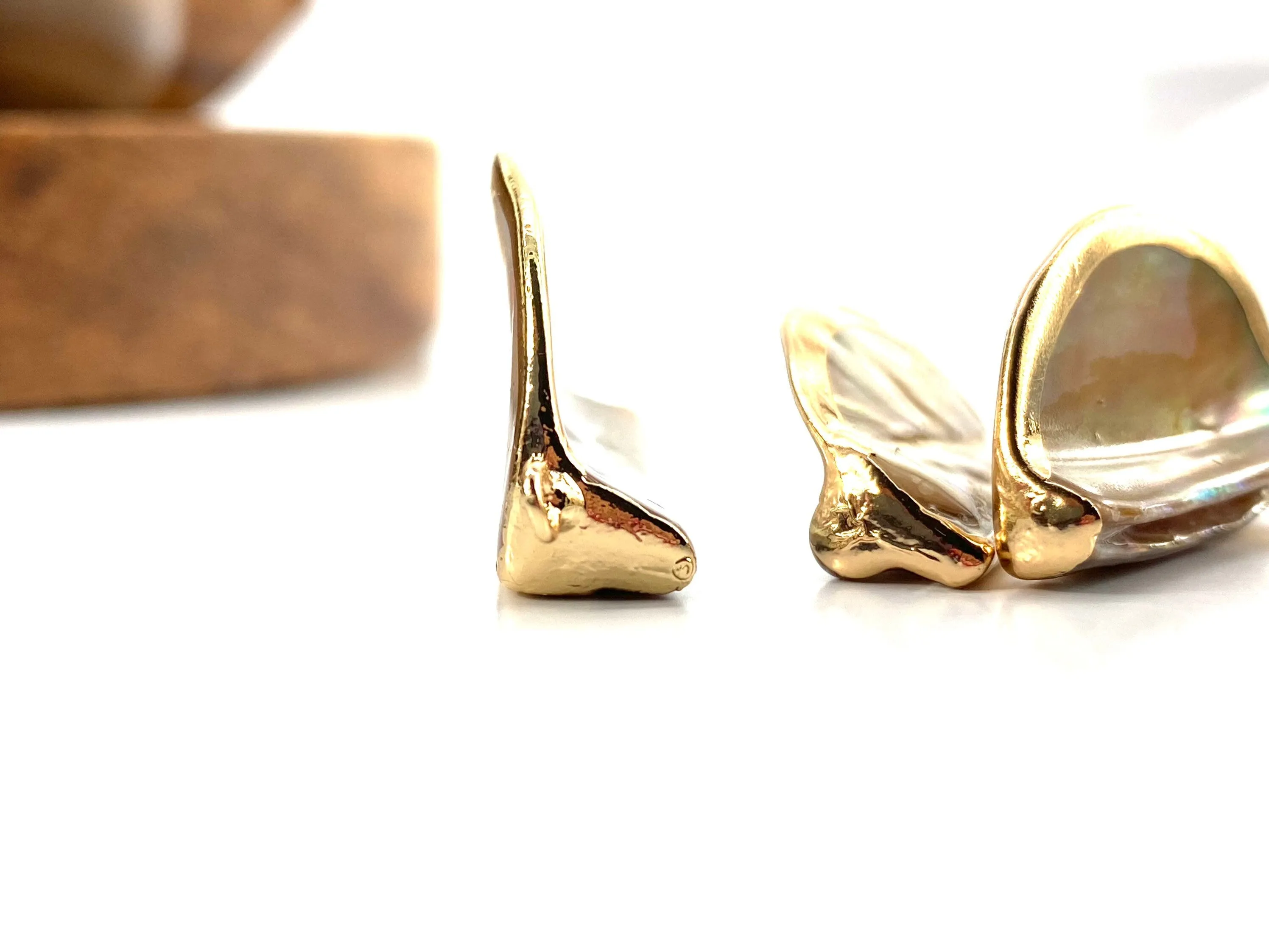 Natural White Shell Mother of Pearl Shell Pendants, Gold Plated On Zinc Alloy, Sku#M312