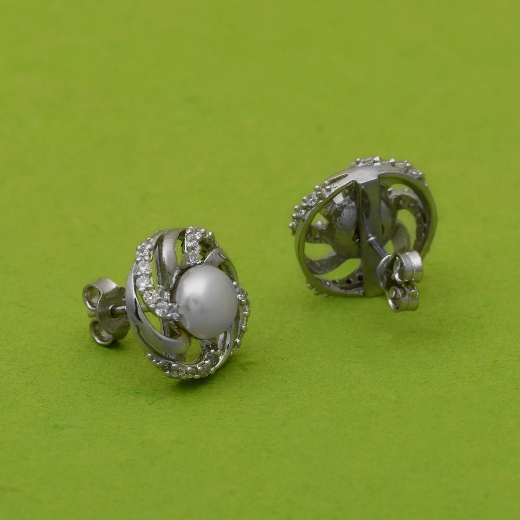 Pearl Whirlpool Studs