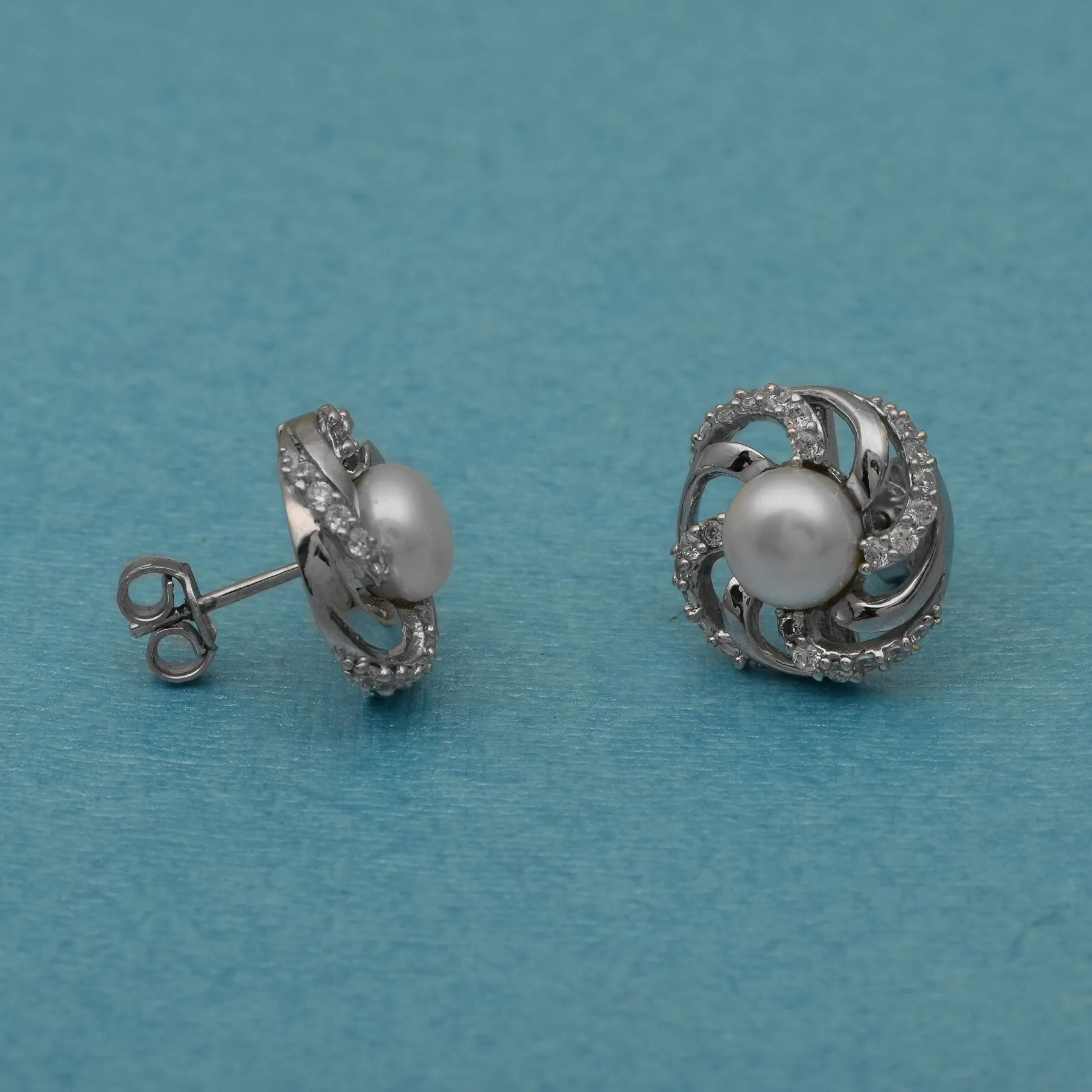 Pearl Whirlpool Studs