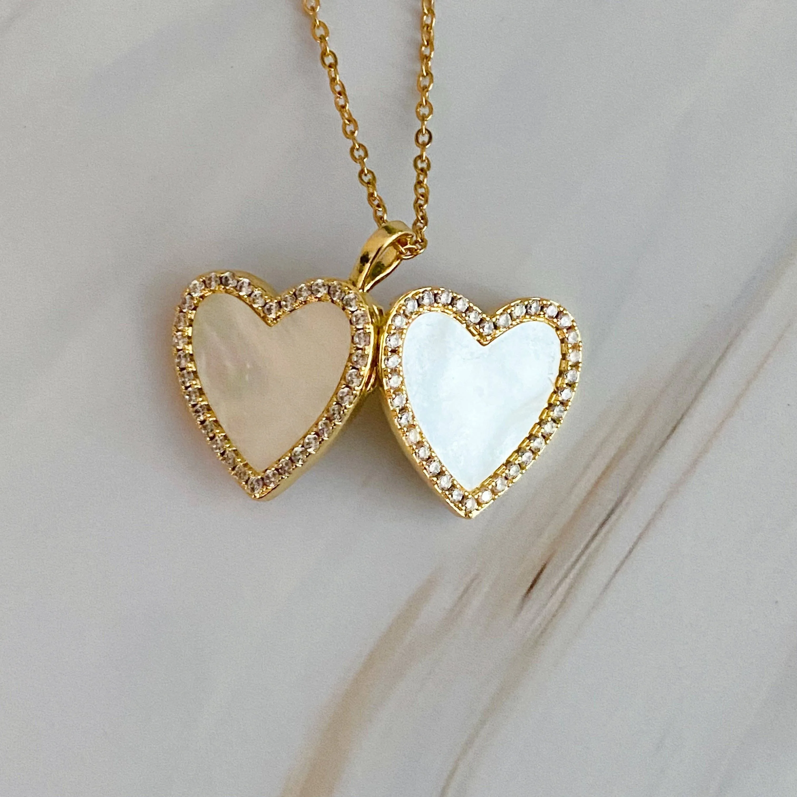 Shell Heart Locket Pendant Necklace: Silver