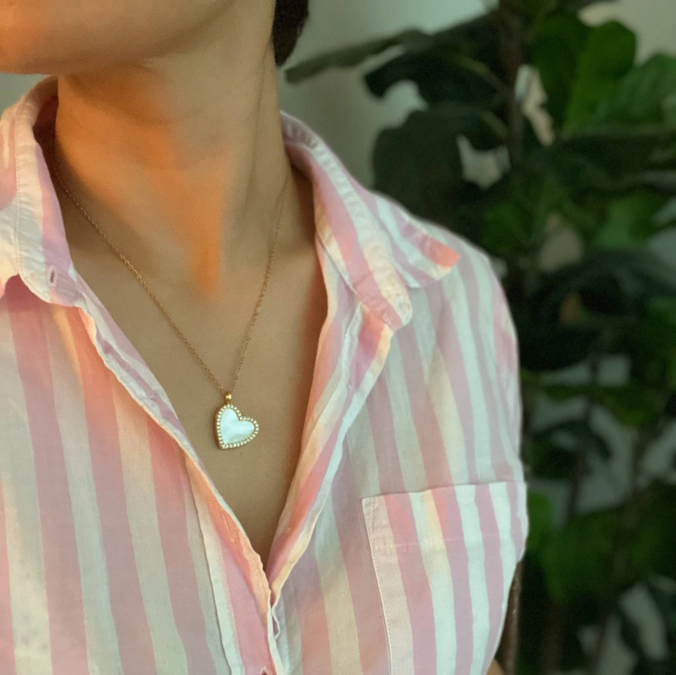 Shell Heart Locket Pendant Necklace: Silver