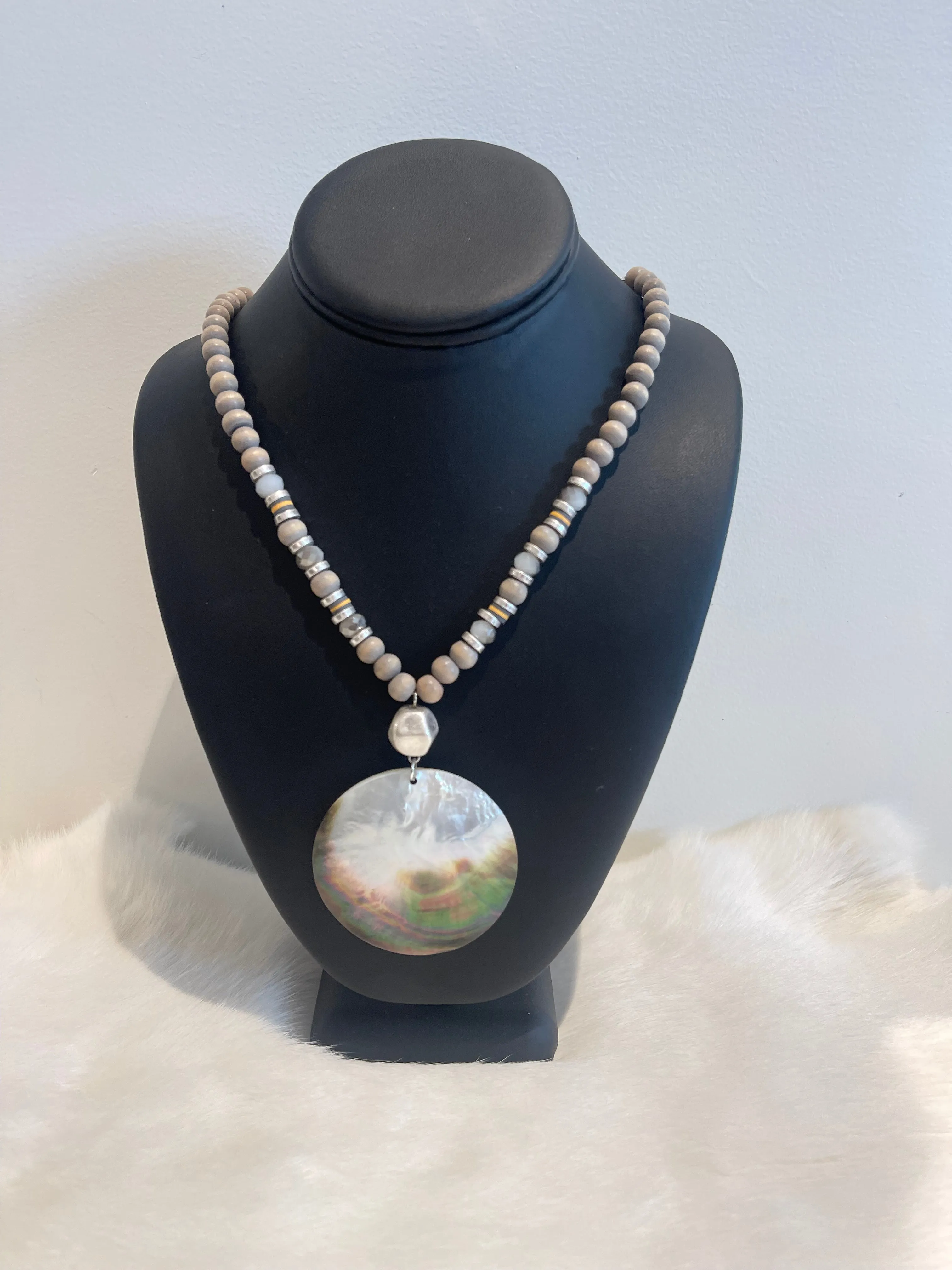 Shell Pendant Necklace