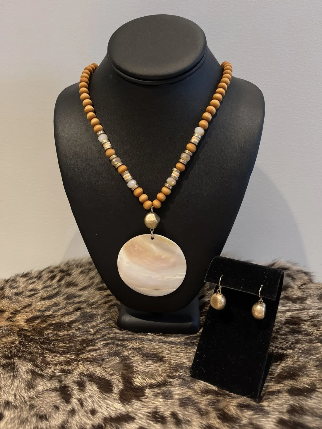Shell Pendant Necklace