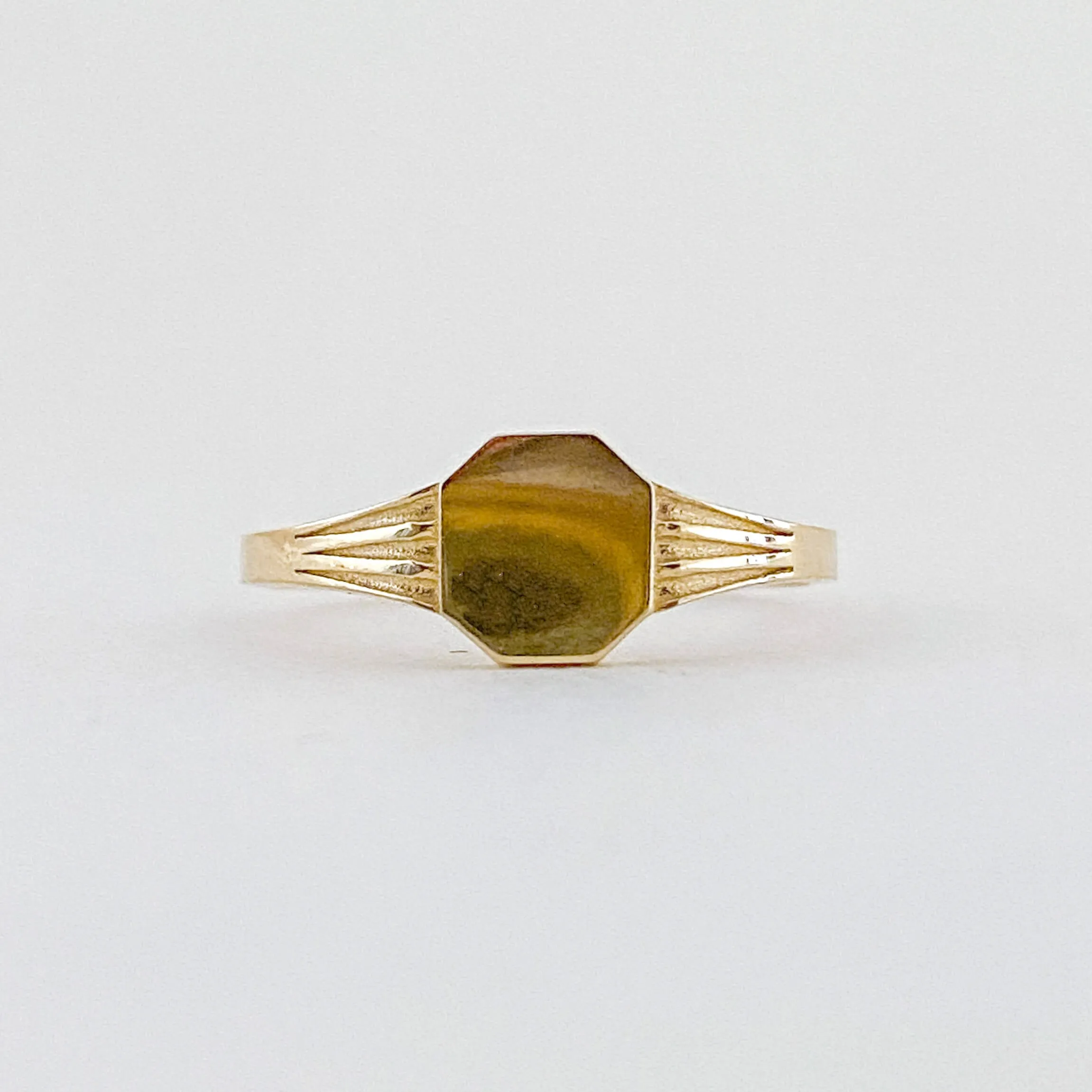 Signet Jolie Ring