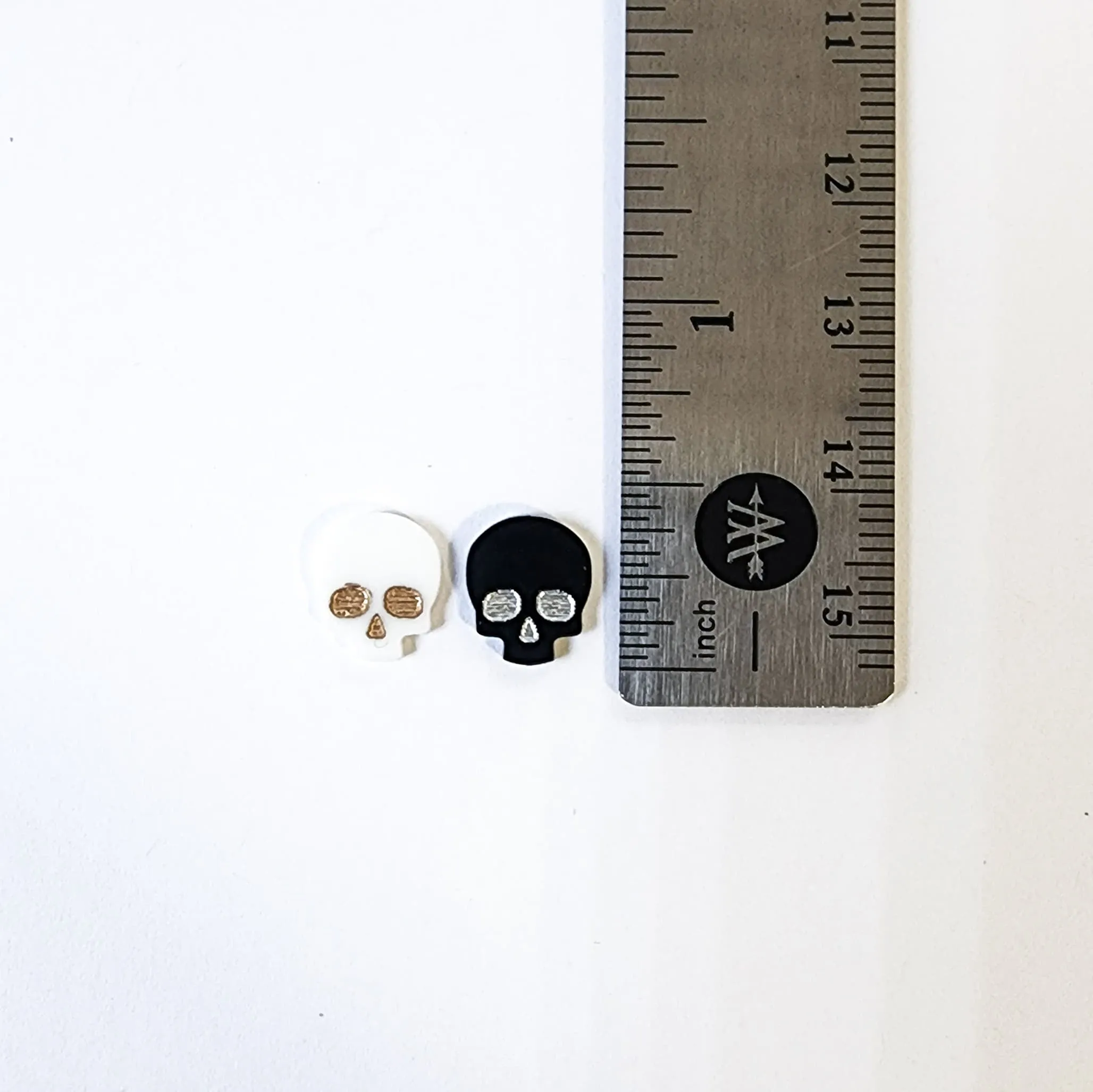 Skull Studs in White