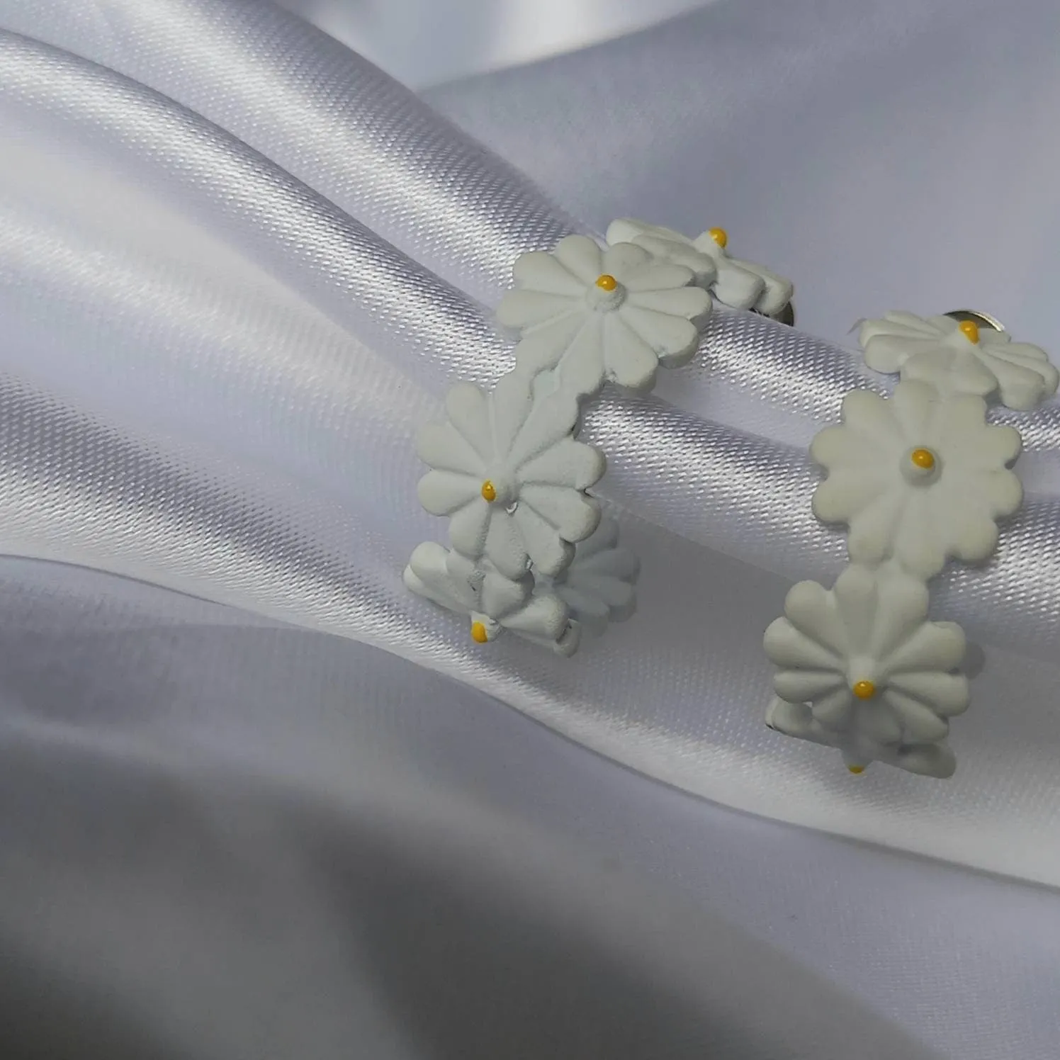 Small Daisy Hoop Earrings - Lightweight Hoop EarringsFlower Earrings,Hoop Earrings,Cute Earrings,Daisy Earrings,Flower Jewellery In The UK