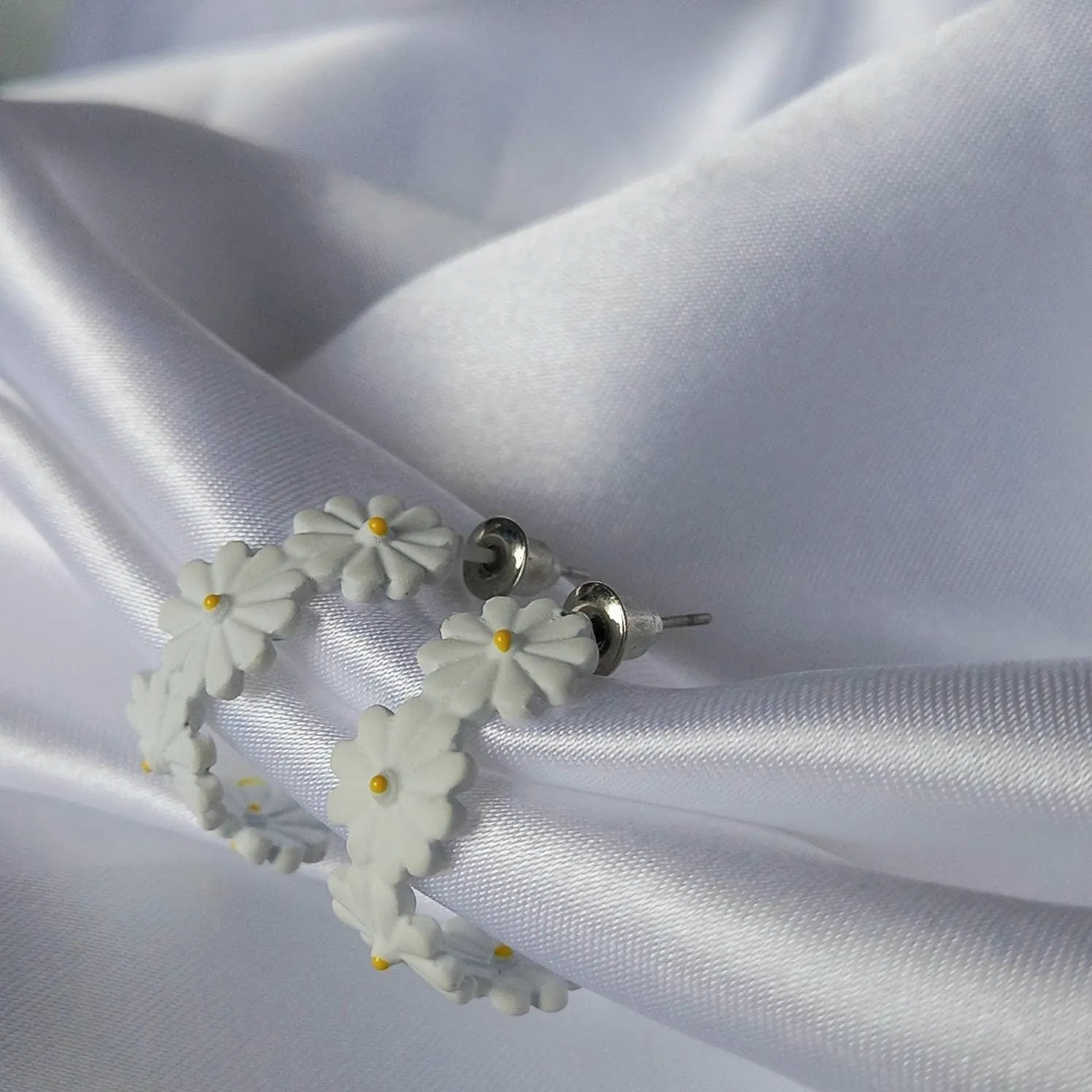 Small Daisy Hoop Earrings - Lightweight Hoop EarringsFlower Earrings,Hoop Earrings,Cute Earrings,Daisy Earrings,Flower Jewellery In The UK