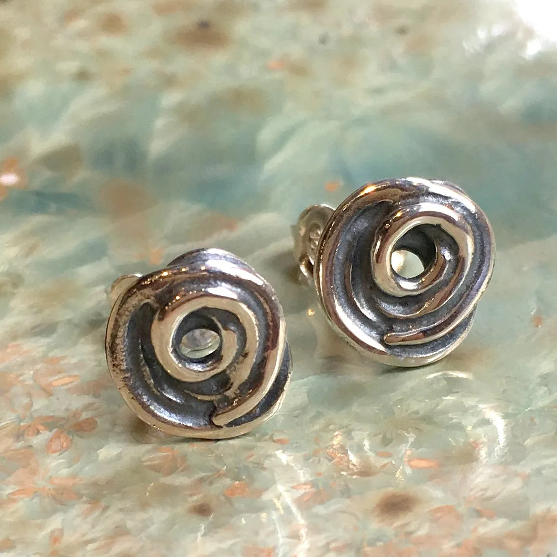 Spiral Minimal Stud Earrings - Petit.