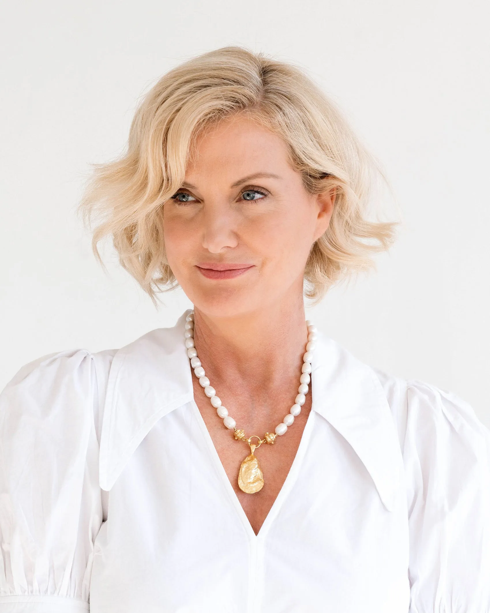 Susan Shaw Gold Oyster Shell on Genuine Freshwater Pearl Necklace