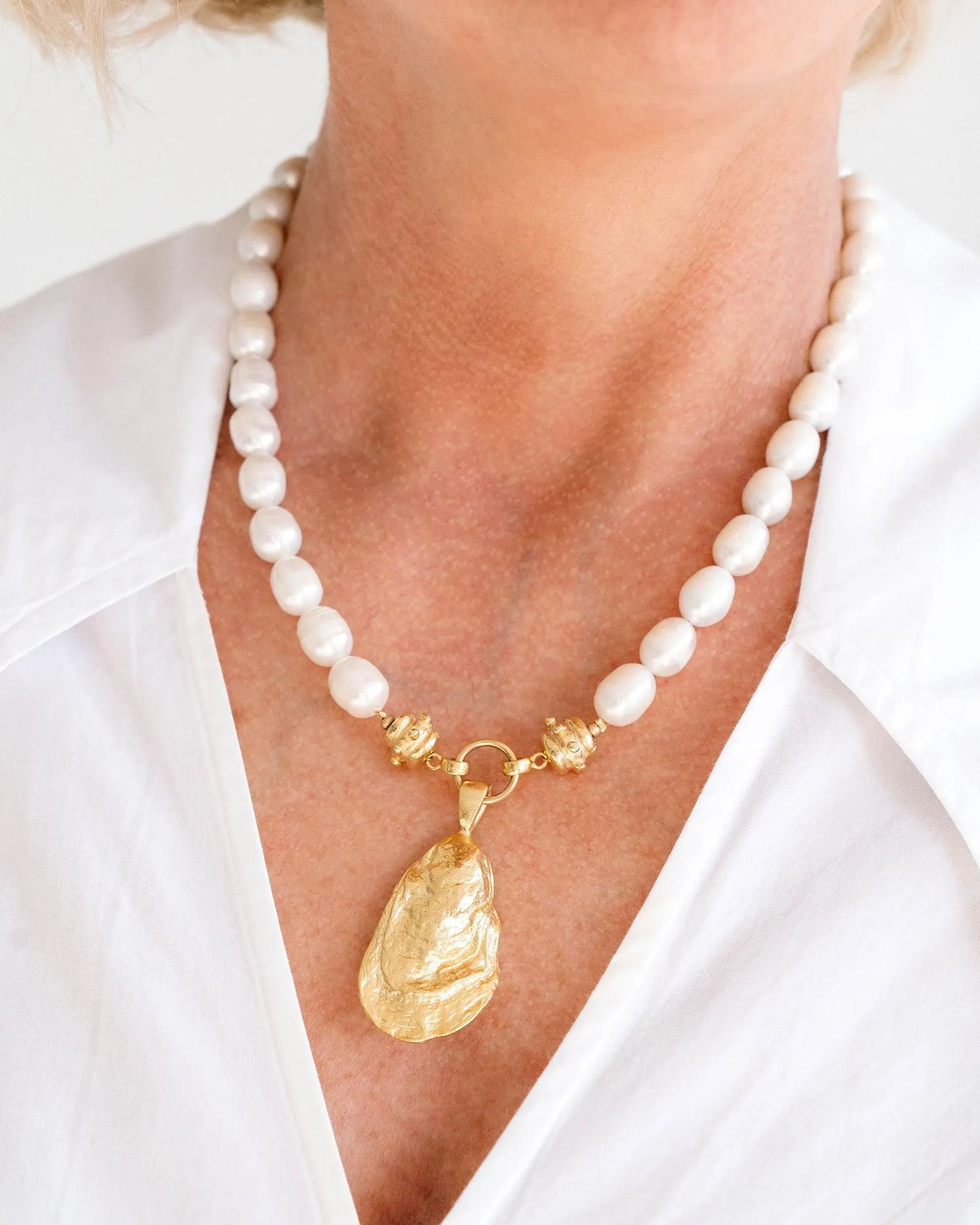 Susan Shaw Gold Oyster Shell on Genuine Freshwater Pearl Necklace