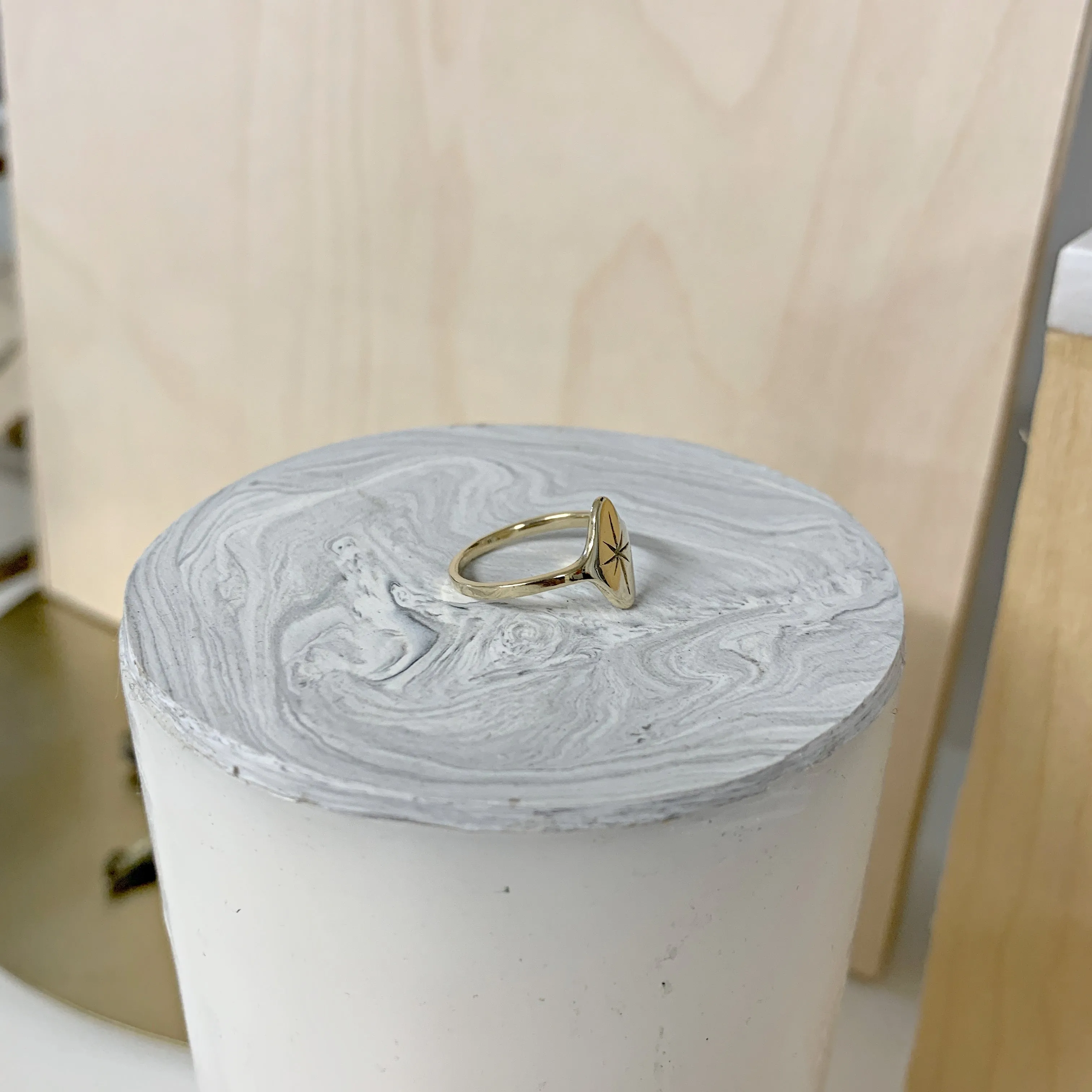 Étoile Signet Ring in 14k Gold Polished Finish