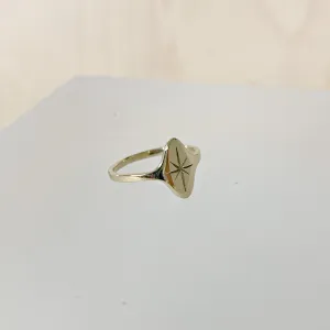 Étoile Signet Ring in 14k Gold Polished Finish