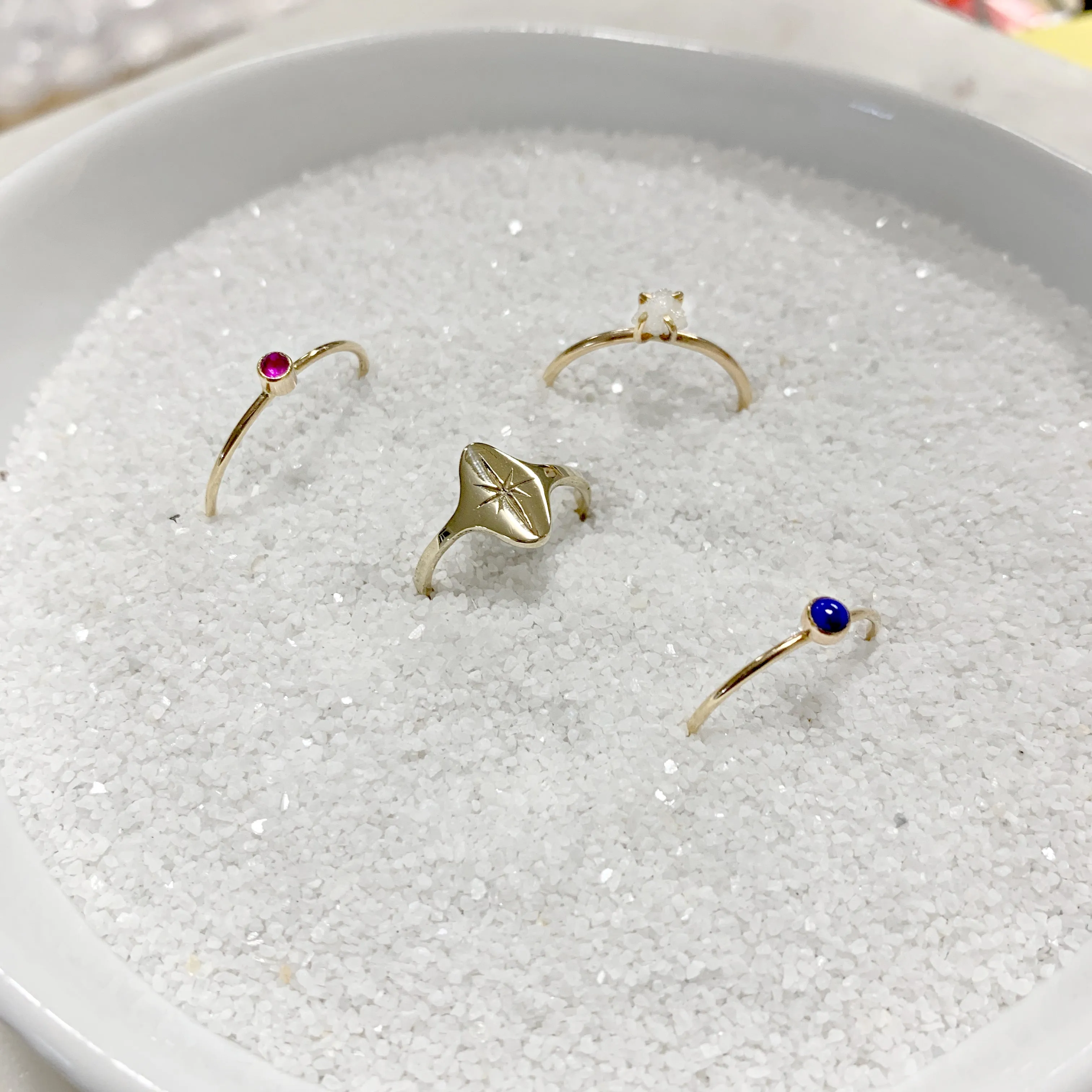 Étoile Signet Ring in 14k Gold Polished Finish