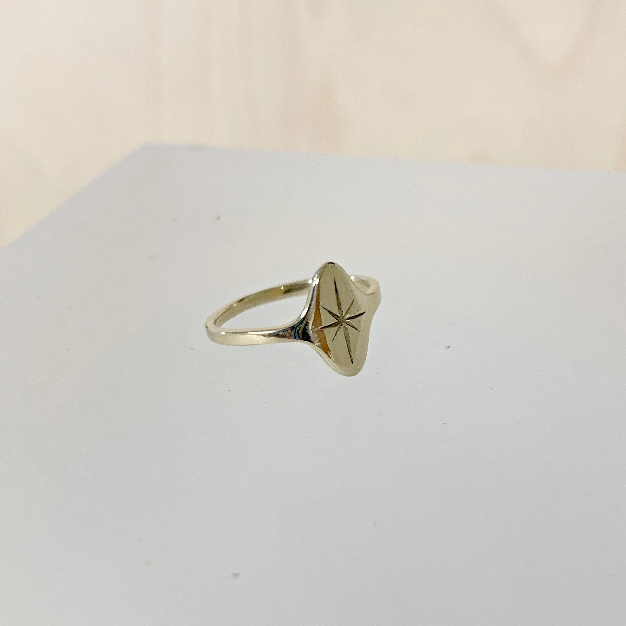 Étoile Signet Ring in 14k Gold Polished Finish