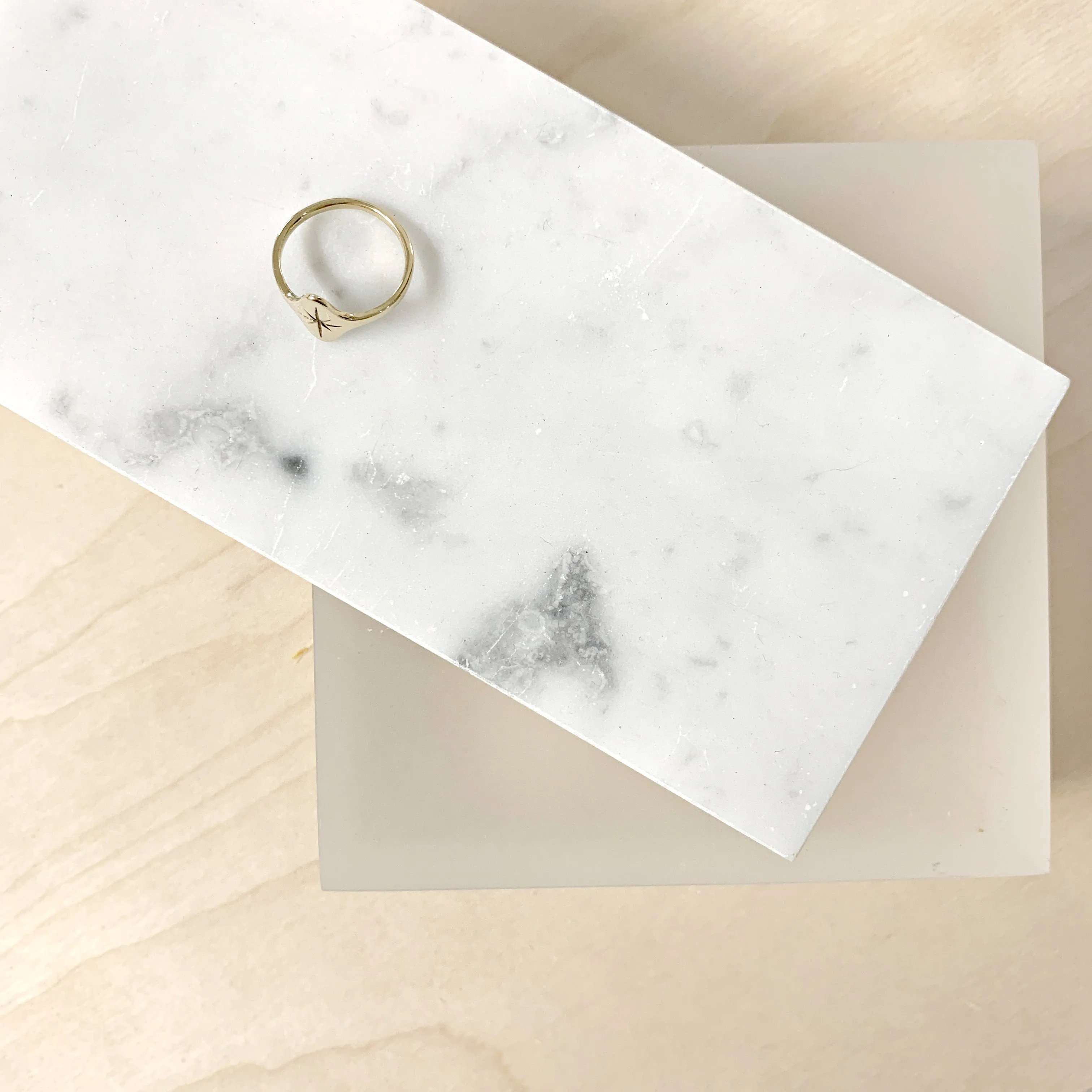 Étoile Signet Ring in 14k Gold Polished Finish