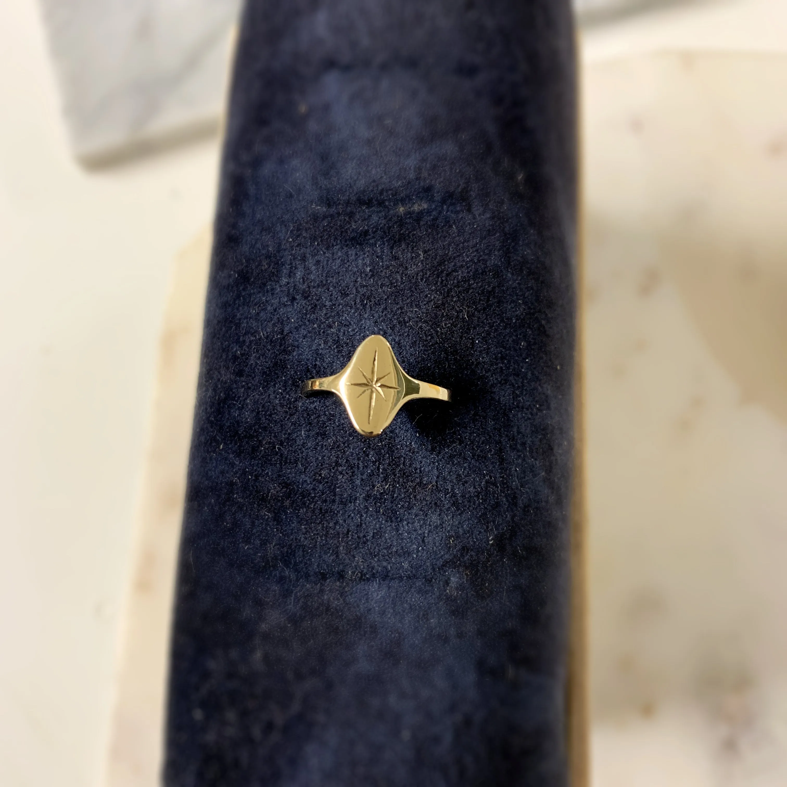Étoile Signet Ring in 14k Gold Polished Finish