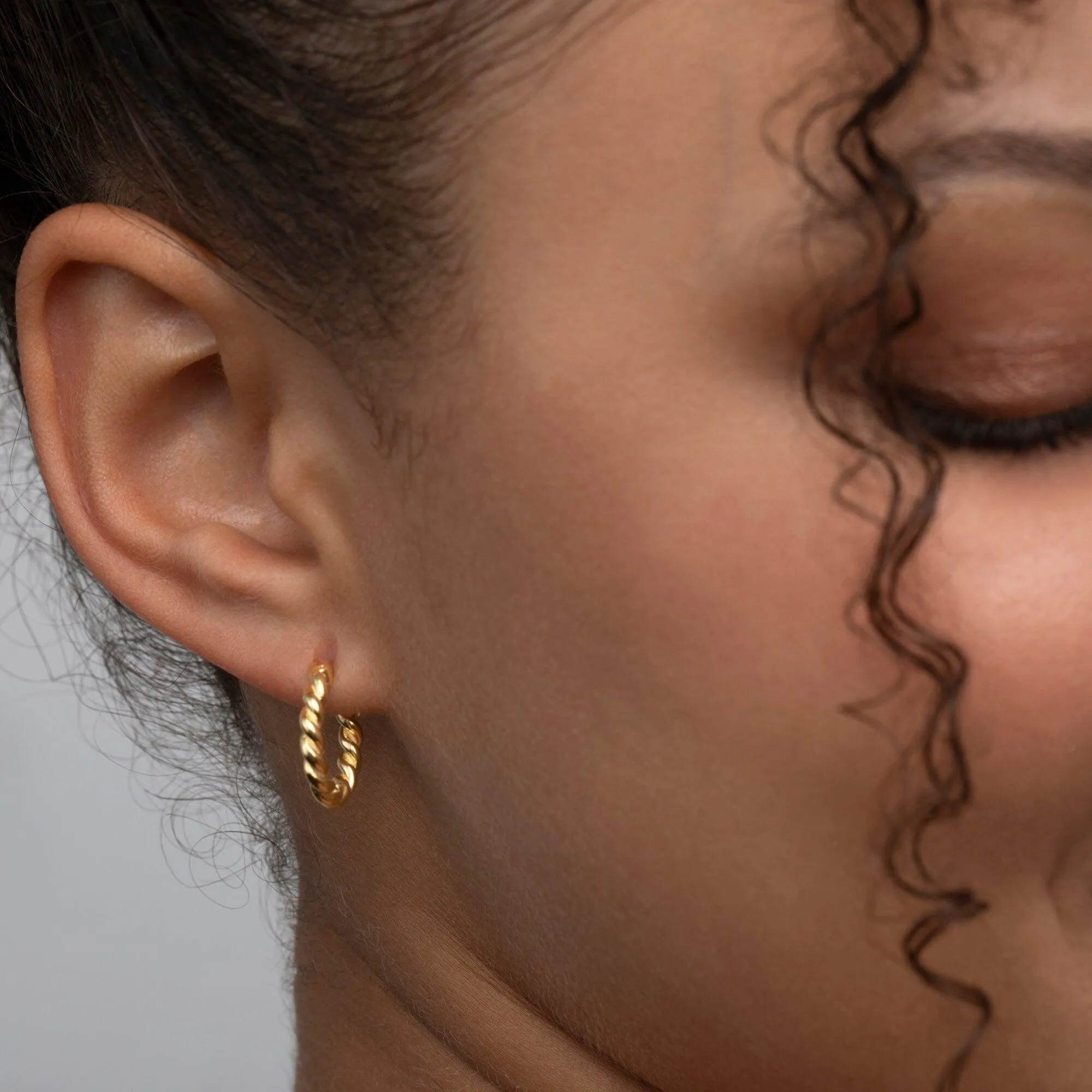 Twisted Hoop Earrings - 18K Gold Vermeil