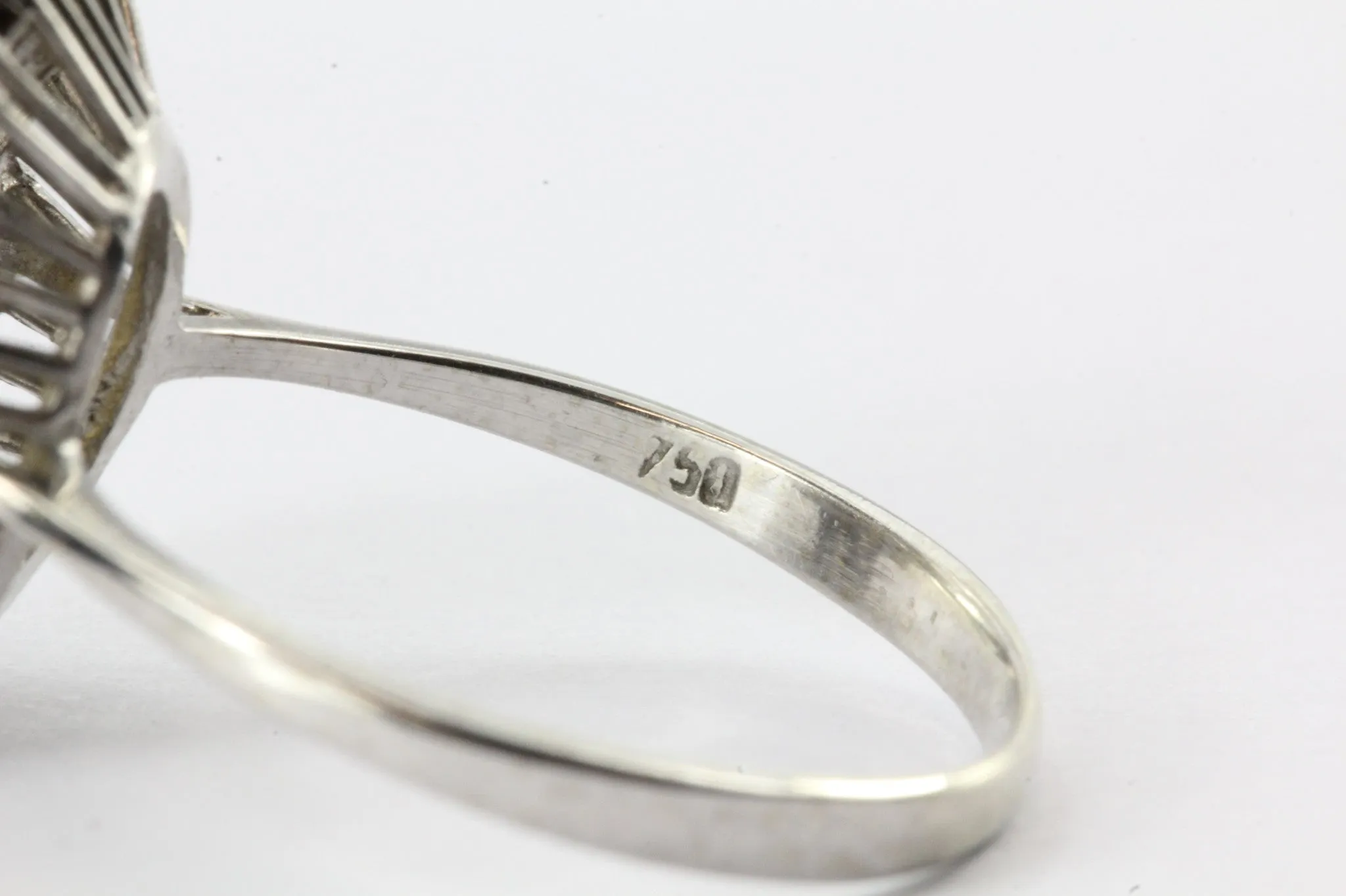 Vintage Art Deco 18K White Gold Opal & Diamond Ring