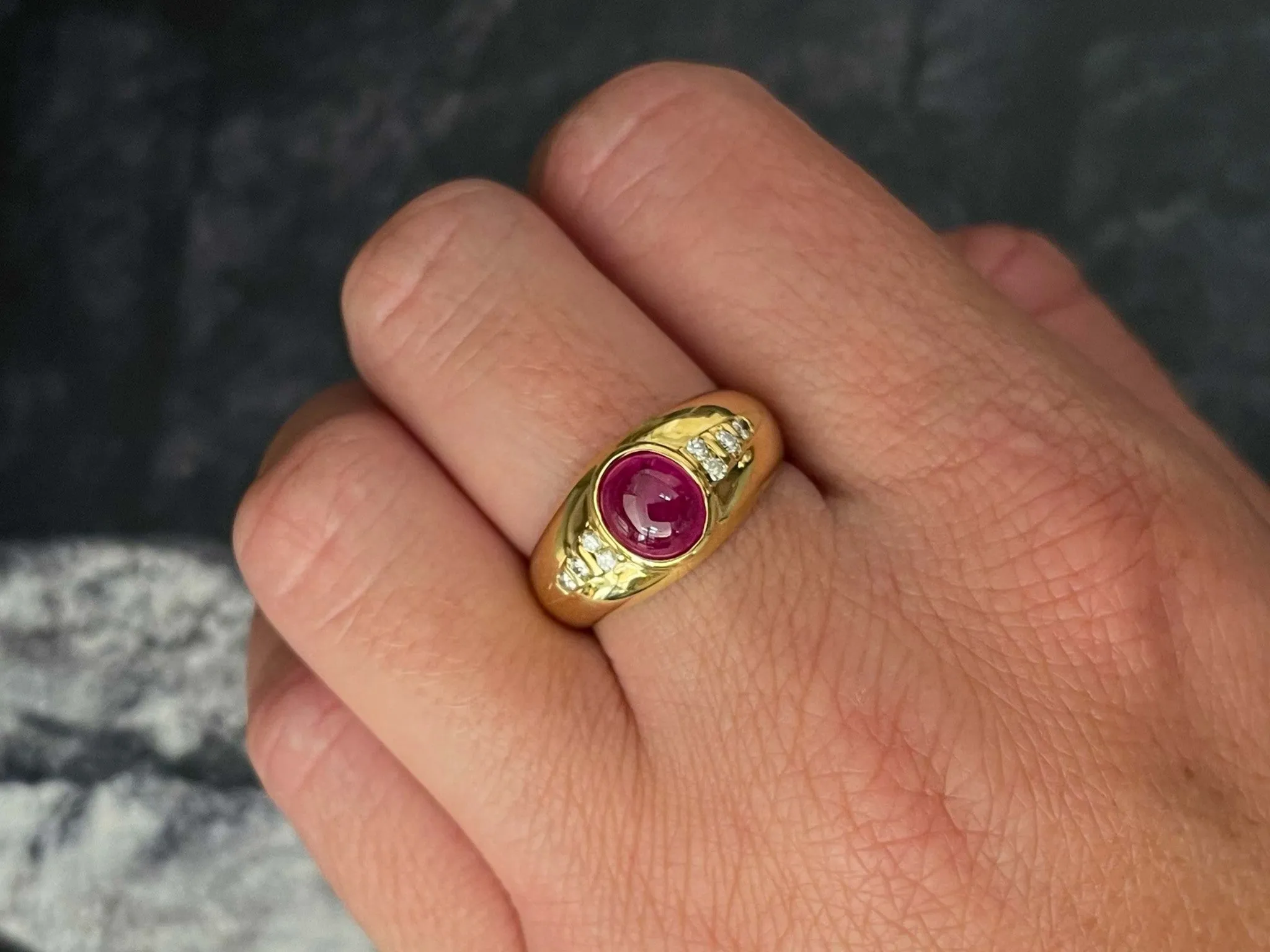 Vintage Cabochon Red Ruby and Eight Diamond Ring in 18k Yellow Gold