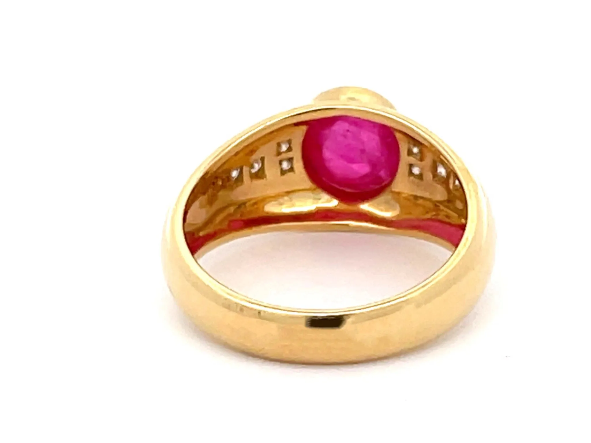 Vintage Cabochon Red Ruby and Eight Diamond Ring in 18k Yellow Gold