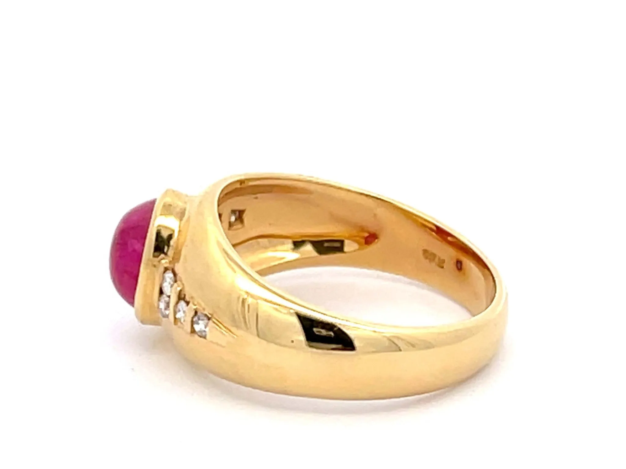 Vintage Cabochon Red Ruby and Eight Diamond Ring in 18k Yellow Gold
