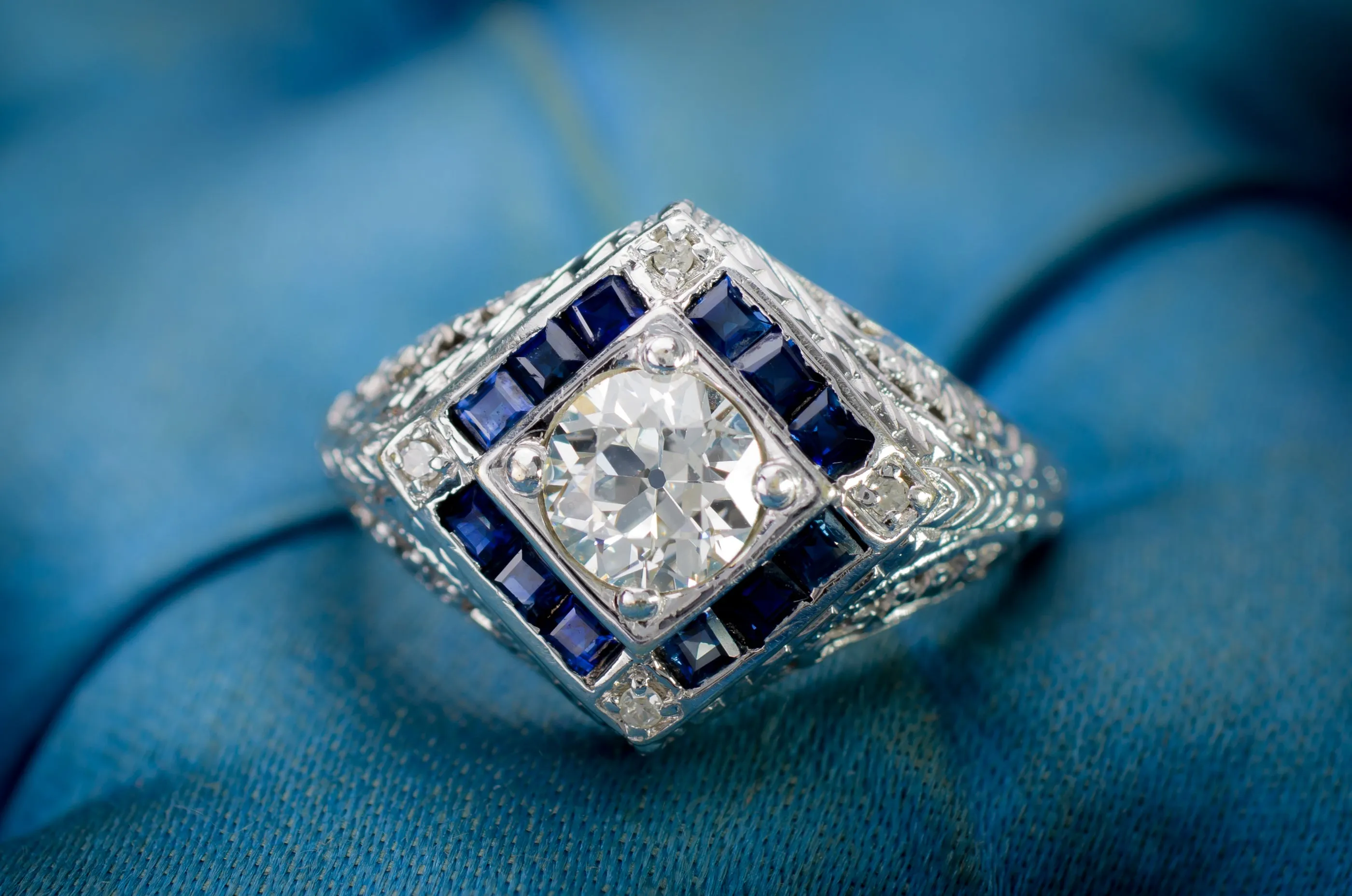 VINTAGE OLD EUROPEAN CUT DIAMOND AND SAPPHIRE RING