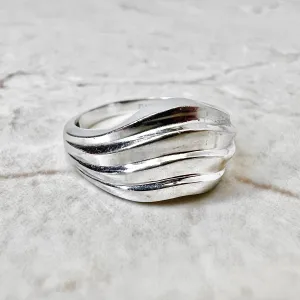 Wavy 14 Karat White Gold Band Ring